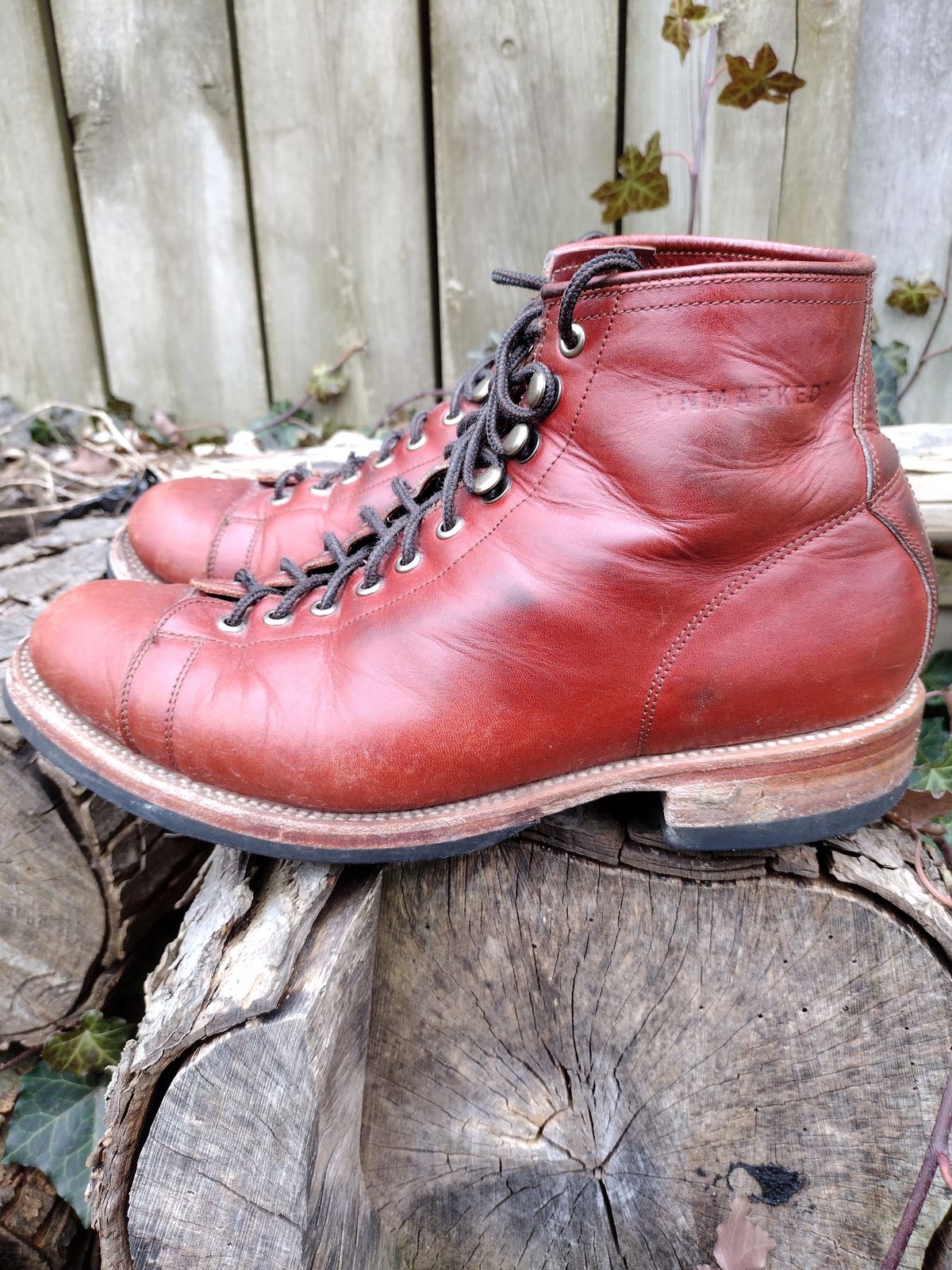 Photo by BenCh0074 on April 1, 2024 of the Unmarked Archie Boots in La Señora Red Horse Glazed Pull-up.