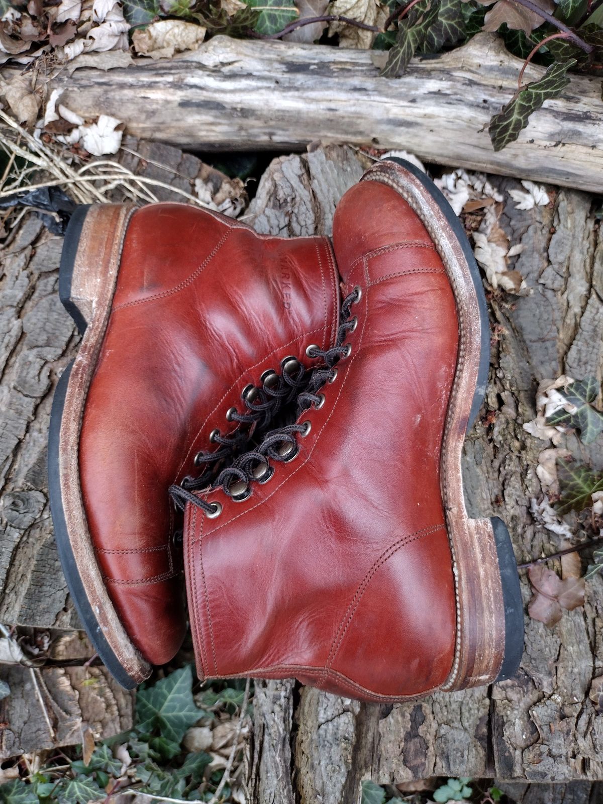 Photo by BenCh0074 on April 1, 2024 of the Unmarked Archie Boots in La Señora Red Horse Glazed Pull-up.