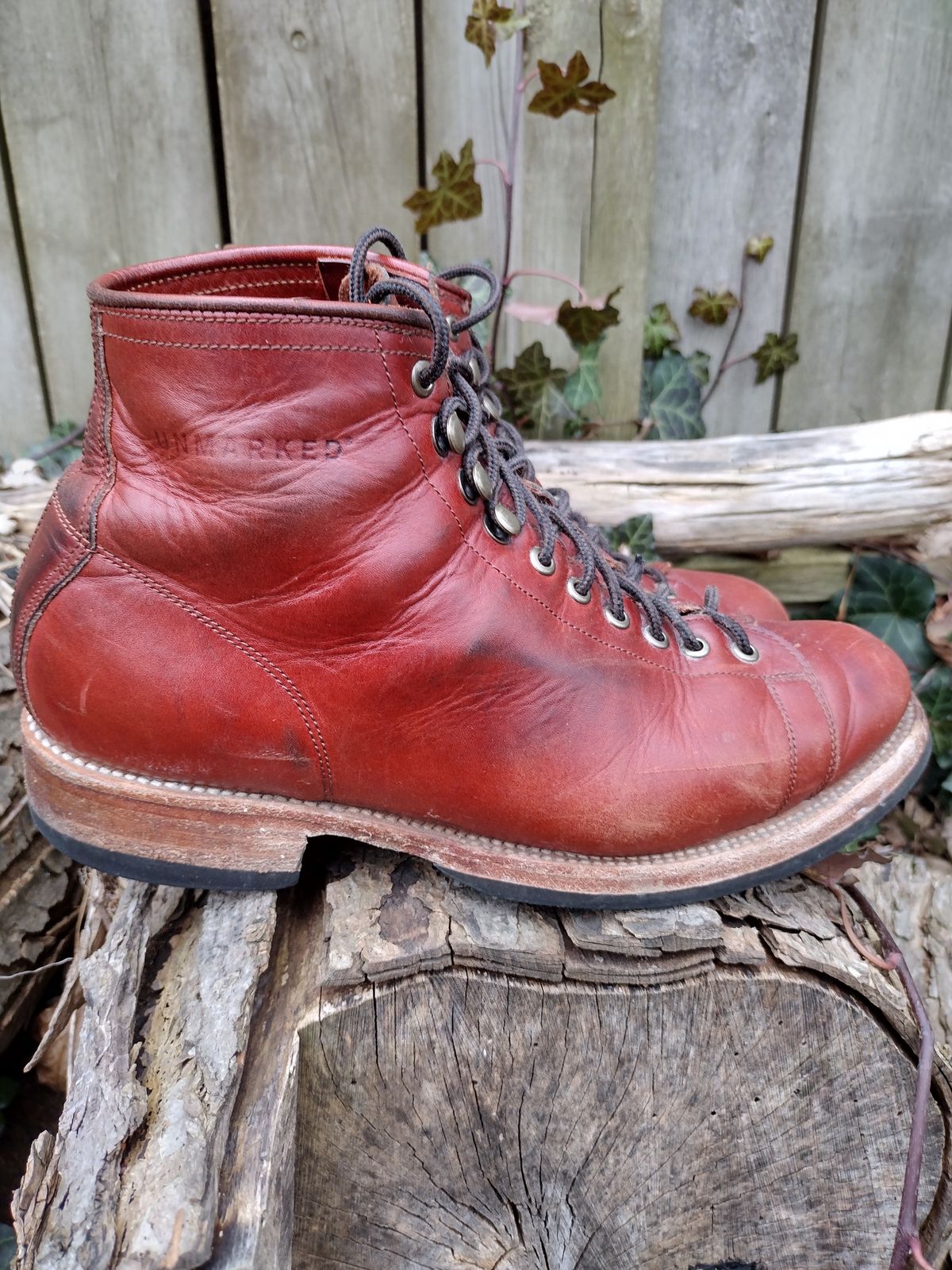 Photo by BenCh0074 on April 1, 2024 of the Unmarked Archie Boots in La Señora Red Horse Glazed Pull-up.