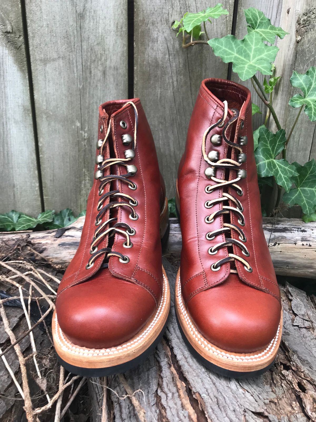 Photo by BenCh0074 on October 1, 2023 of the Unmarked Archie Boots in La Señora Red Horse Glazed Pull-up.