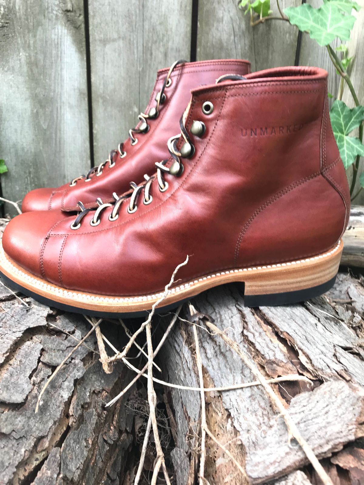 Photo by BenCh0074 on October 1, 2023 of the Unmarked Archie Boots in La Señora Red Horse Glazed Pull-up.