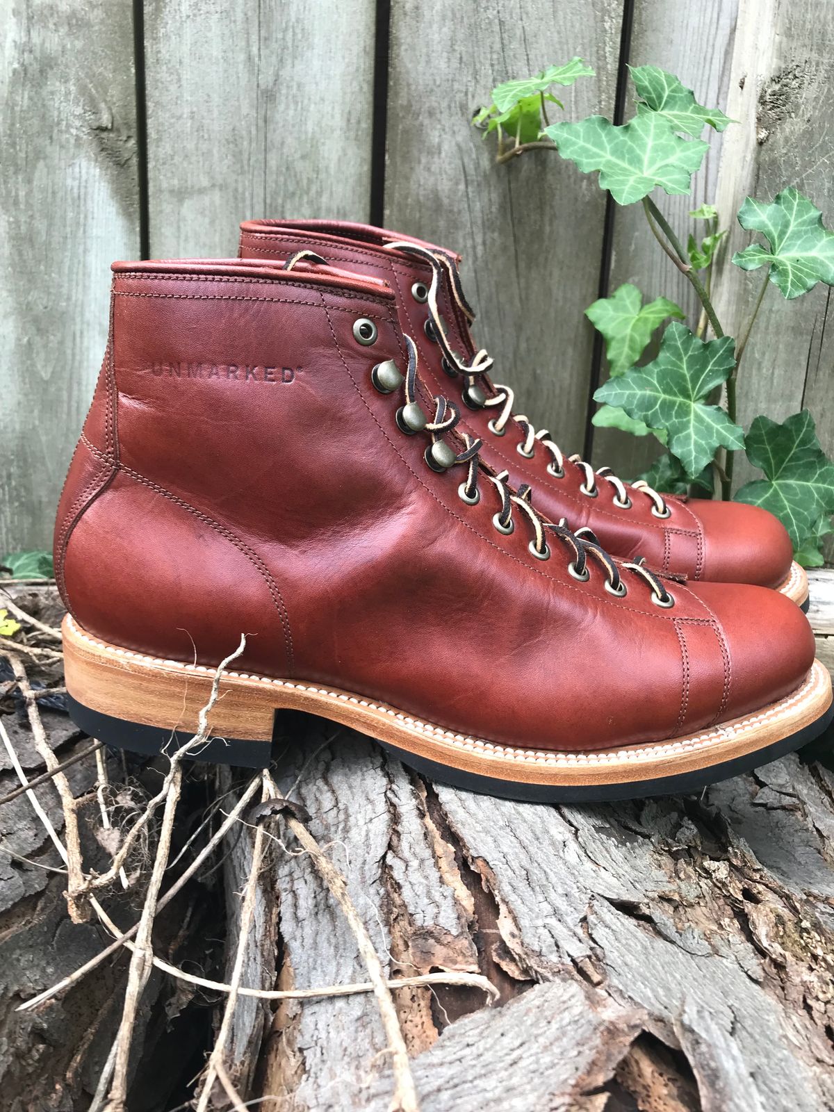 Photo by BenCh0074 on October 1, 2023 of the Unmarked Archie Boots in La Señora Red Horse Glazed Pull-up.