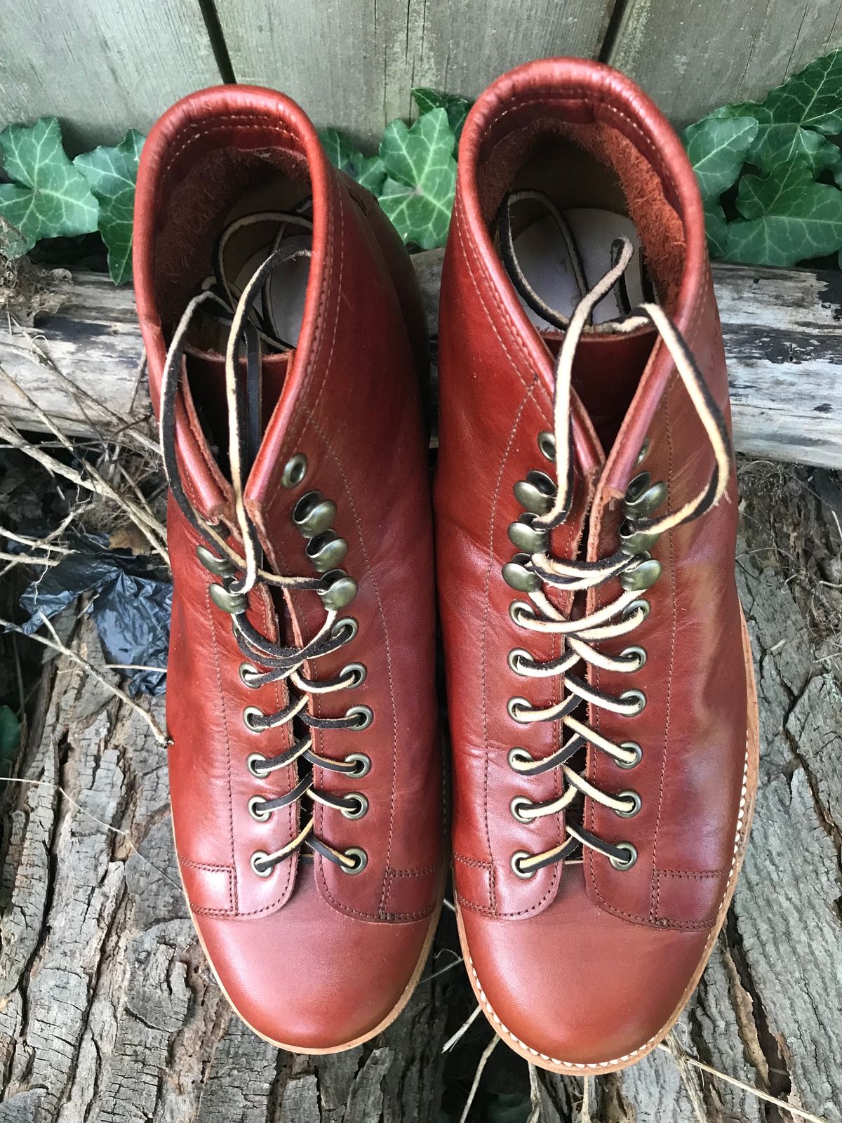 Photo by BenCh0074 on October 1, 2023 of the Unmarked Archie Boots in La Señora Red Horse Glazed Pull-up.