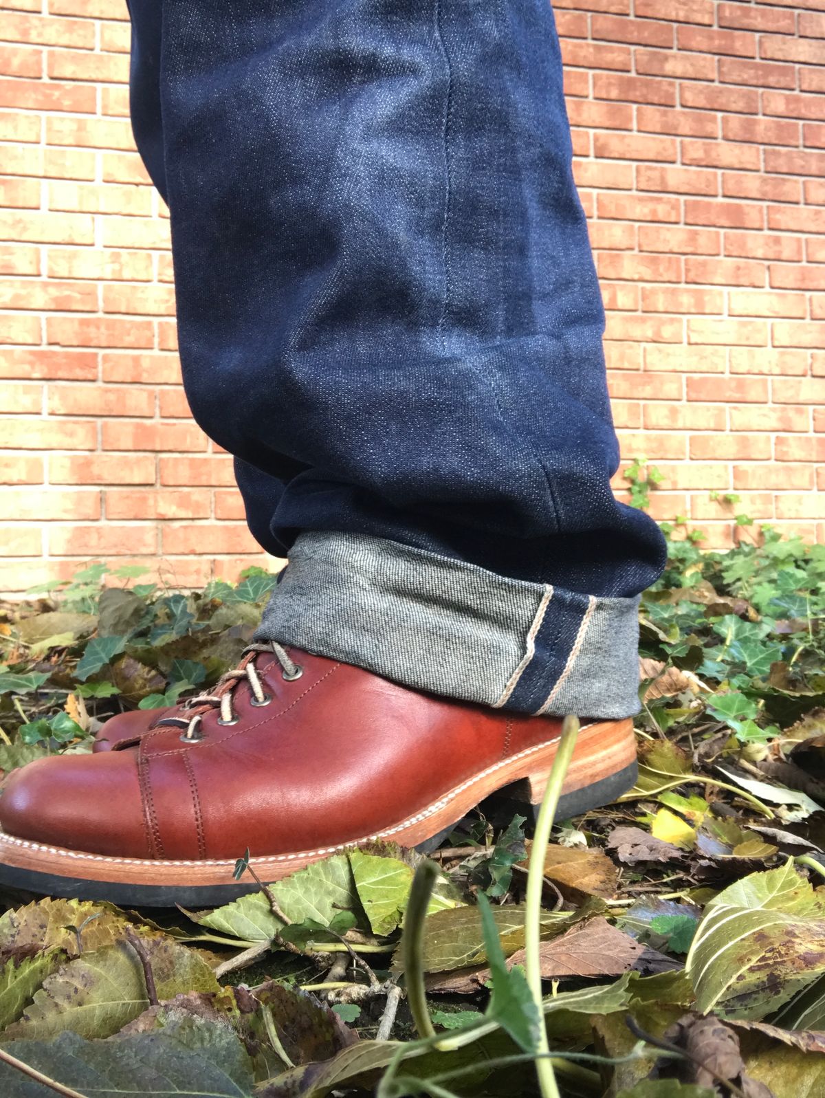 Photo by BenCh0074 on November 2, 2023 of the Unmarked Archie Boots in La Señora Red Horse Glazed Pull-up.