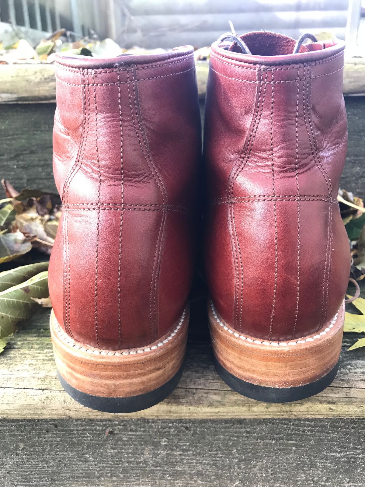 Photo by BenCh0074 on November 2, 2023 of the Unmarked Archie Boots in La Señora Red Horse Glazed Pull-up.