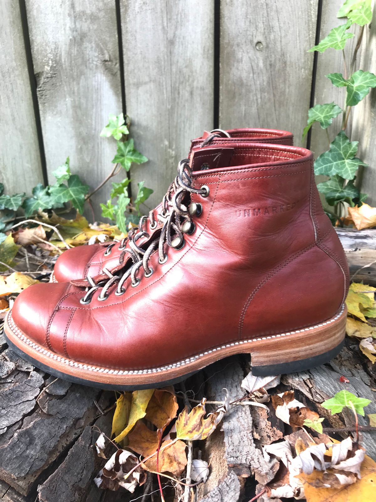 Photo by BenCh0074 on November 2, 2023 of the Unmarked Archie Boots in La Señora Red Horse Glazed Pull-up.
