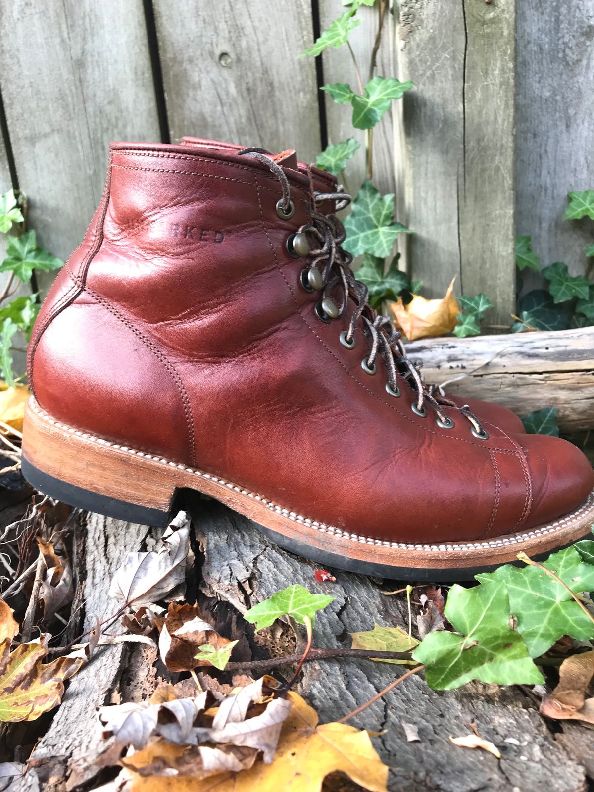Photo by BenCh0074 on November 2, 2023 of the Unmarked Archie Boots in La Señora Red Horse Glazed Pull-up.