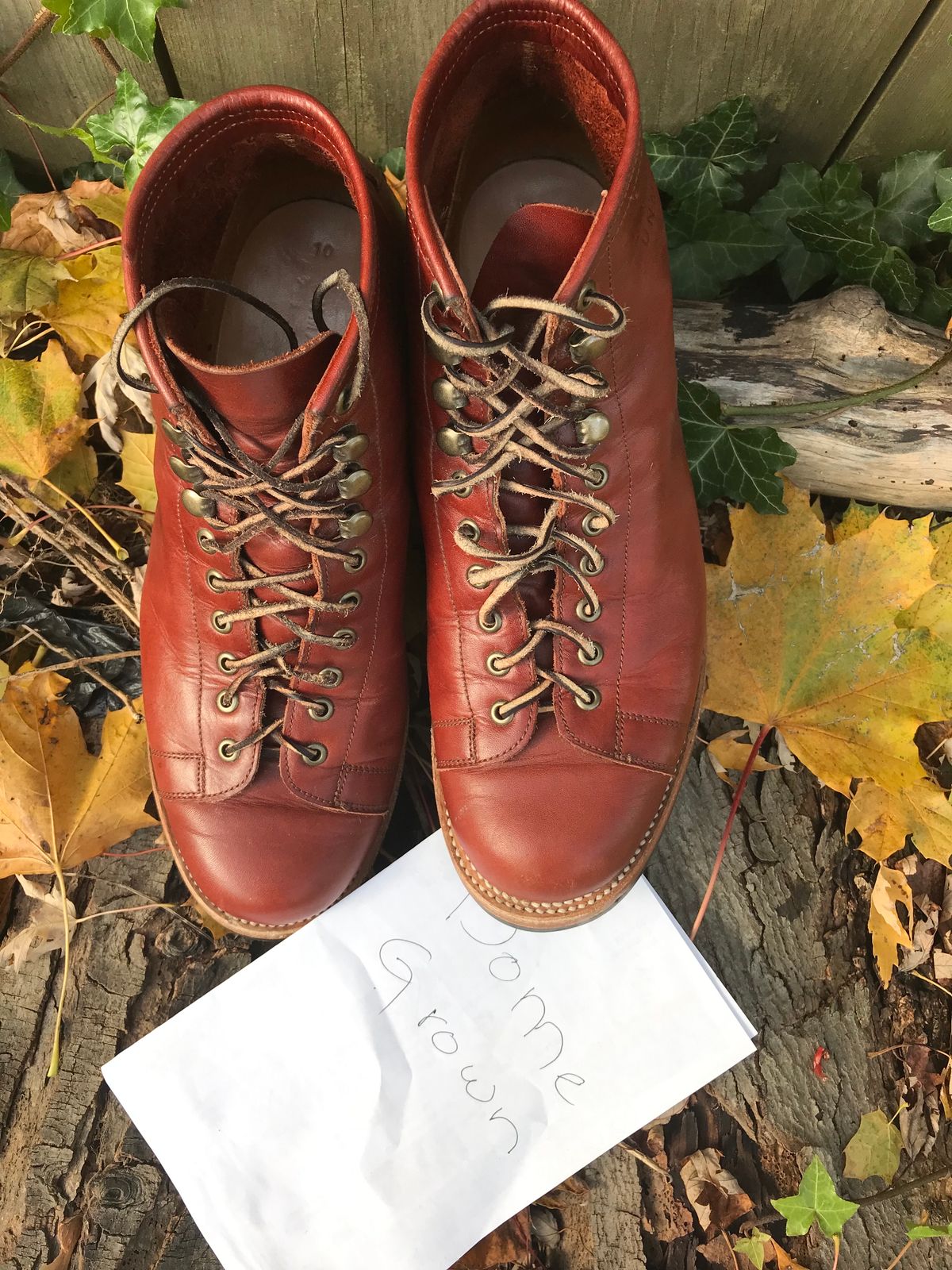 Photo by BenCh0074 on November 2, 2023 of the Unmarked Archie Boots in La Señora Red Horse Glazed Pull-up.