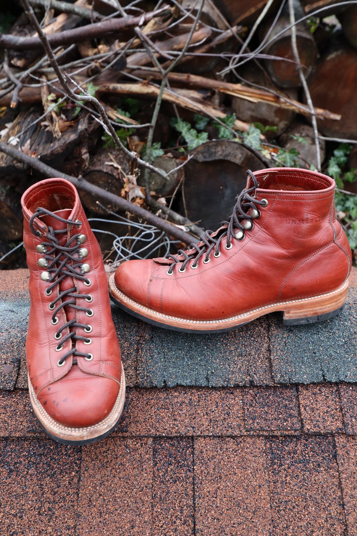 Photo by BenCh0074 on December 2, 2023 of the Unmarked Archie Boots in La Señora Red Horse Glazed Pull-up.