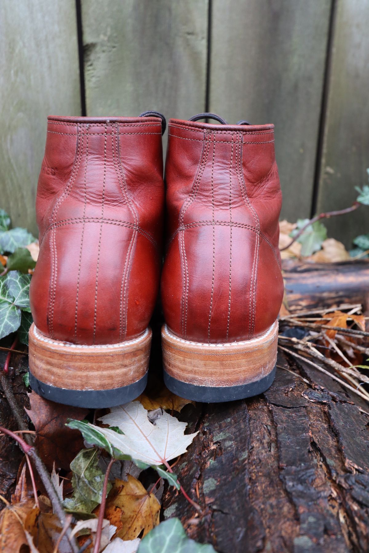 Photo by BenCh0074 on December 2, 2023 of the Unmarked Archie Boots in La Señora Red Horse Glazed Pull-up.