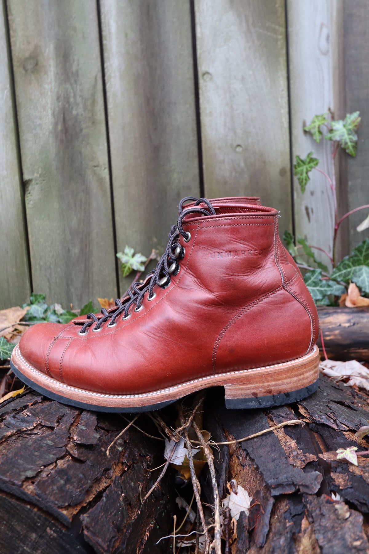 Photo by BenCh0074 on December 2, 2023 of the Unmarked Archie Boots in La Señora Red Horse Glazed Pull-up.