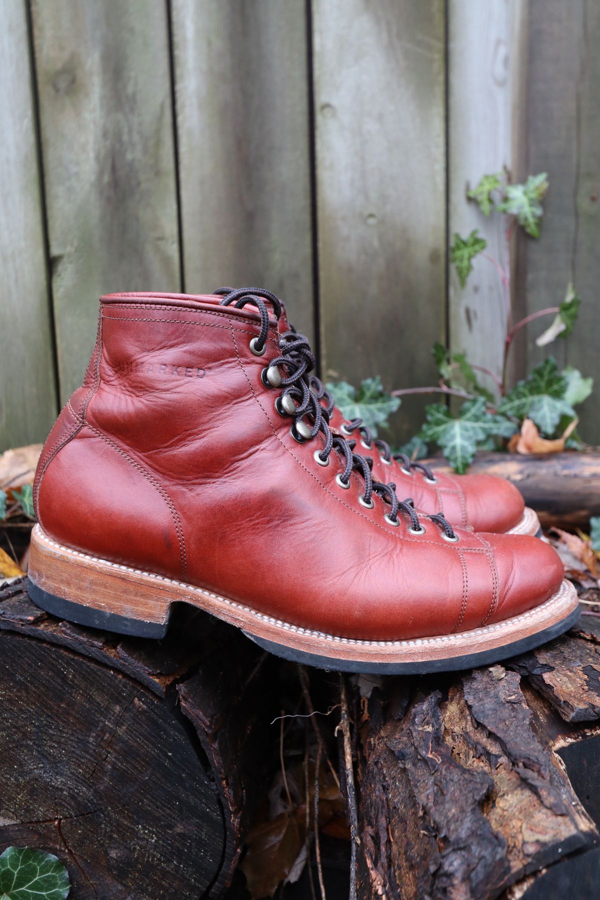 Photo by BenCh0074 on December 2, 2023 of the Unmarked Archie Boots in La Señora Red Horse Glazed Pull-up.