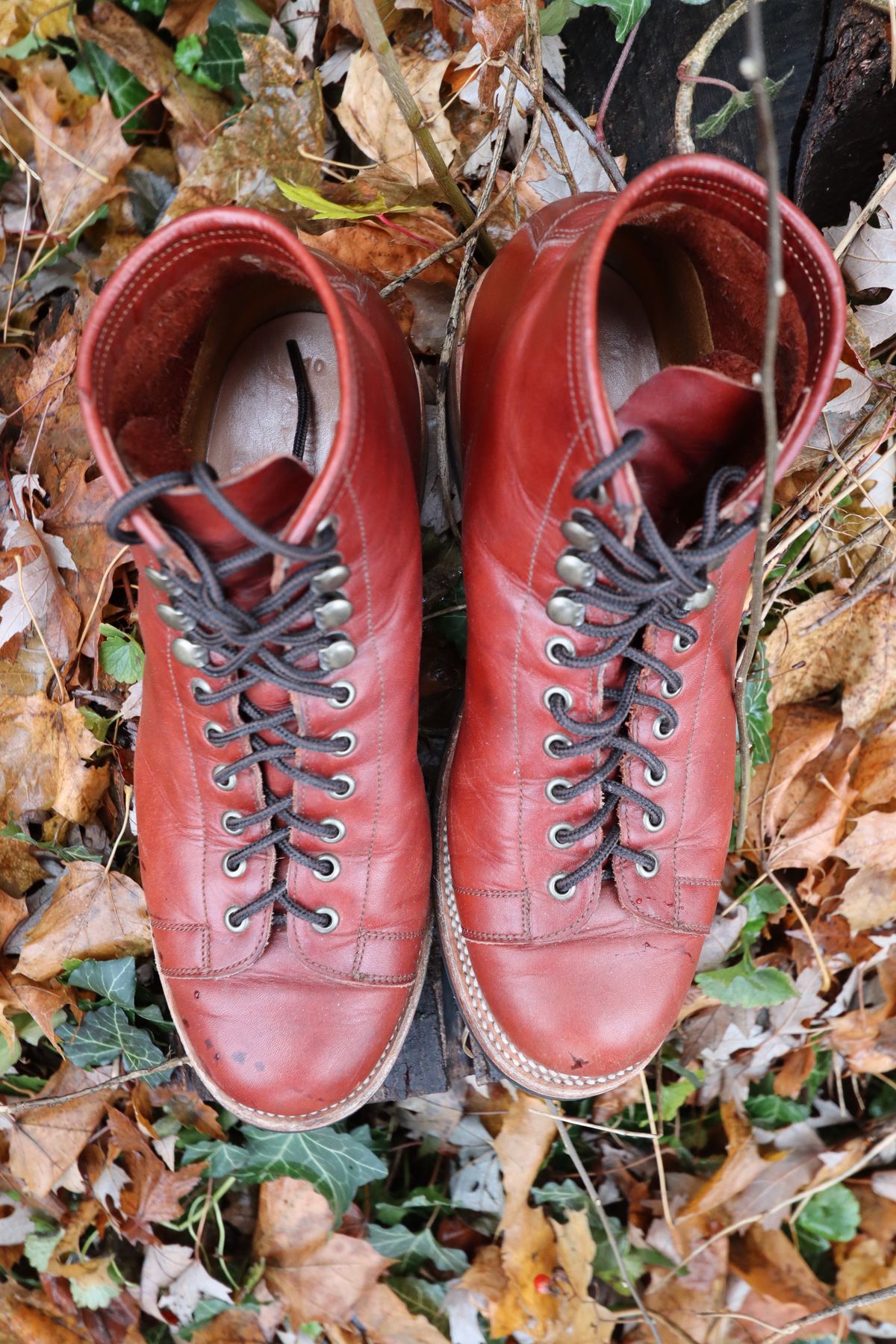 Photo by BenCh0074 on December 2, 2023 of the Unmarked Archie Boots in La Señora Red Horse Glazed Pull-up.