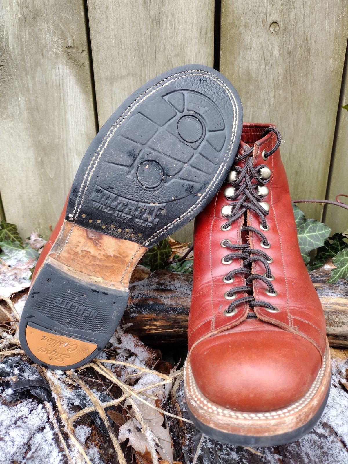 Photo by BenCh0074 on January 1, 2024 of the Unmarked Archie Boots in La Señora Red Horse Glazed Pull-up.