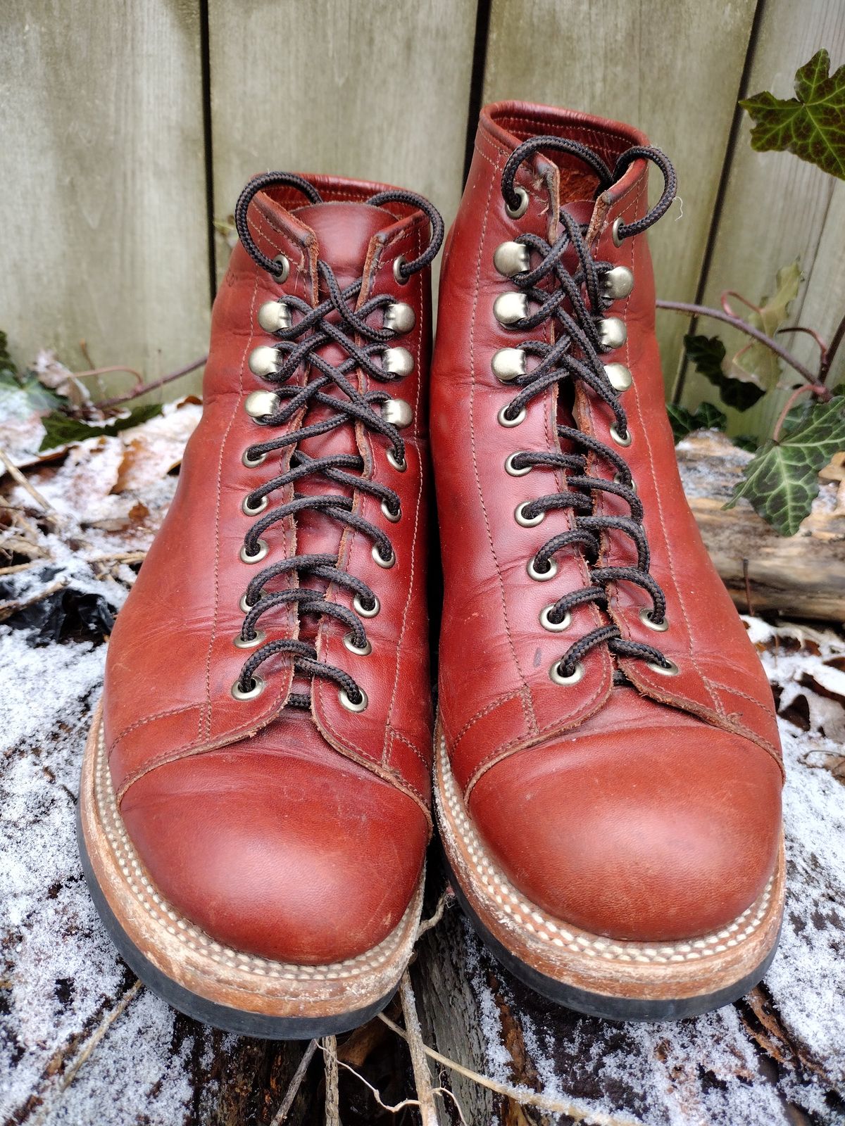 Photo by BenCh0074 on January 1, 2024 of the Unmarked Archie Boots in La Señora Red Horse Glazed Pull-up.