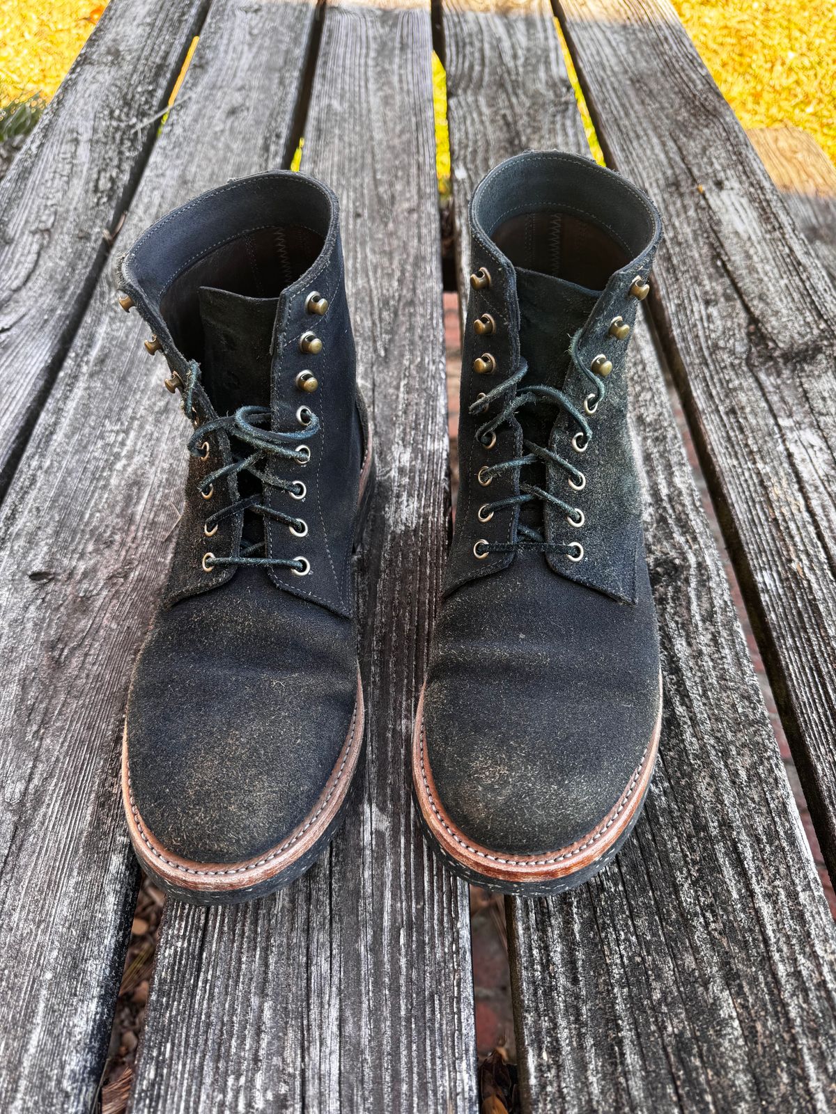 Photo by ShawnParr on January 2, 2024 of the Oak Street Bootmakers Trench Boot in Horween Natural Indigo Chromexcel Roughout.