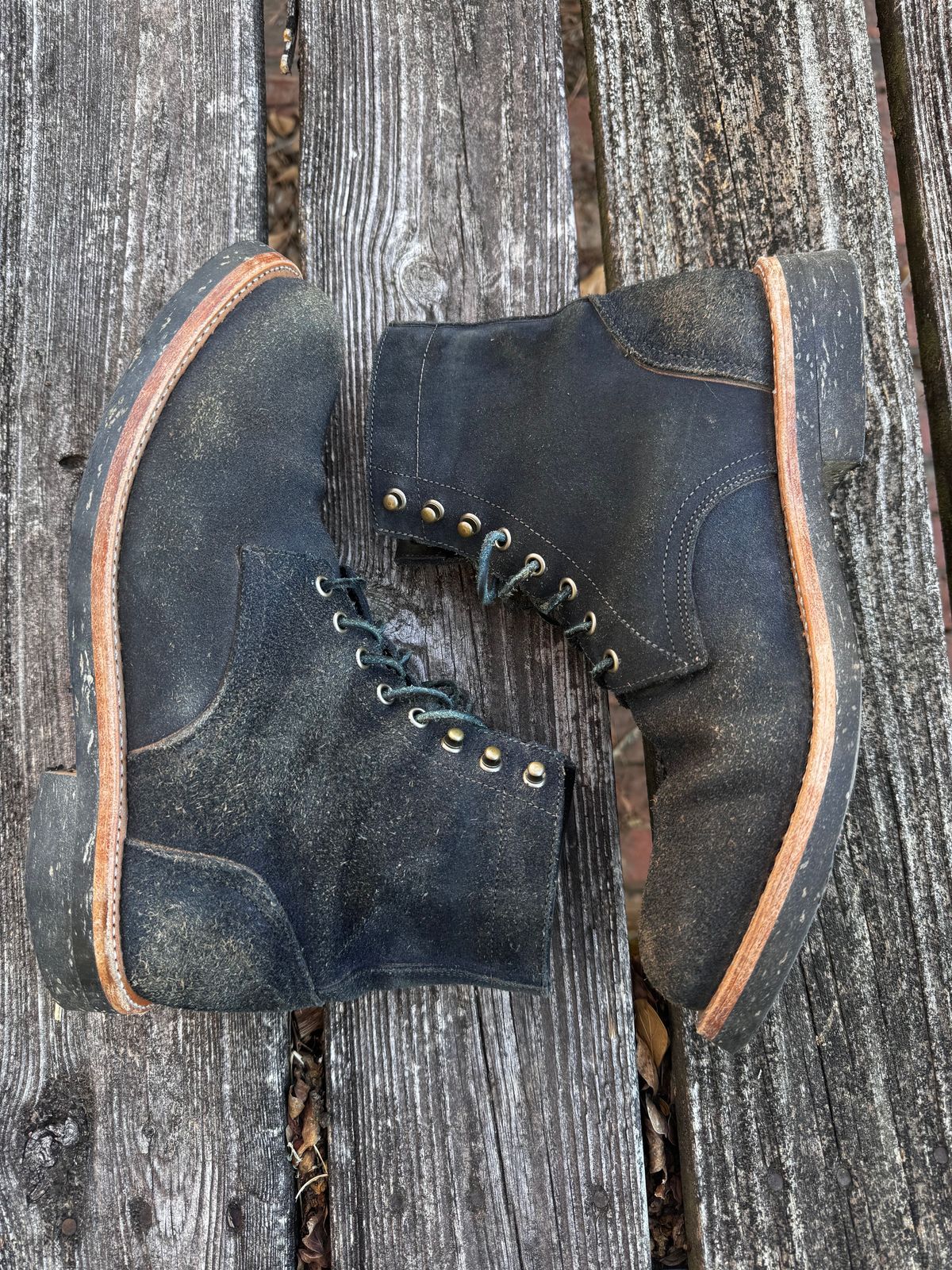 Photo by ShawnParr on January 2, 2024 of the Oak Street Bootmakers Trench Boot in Horween Natural Indigo Chromexcel Roughout.