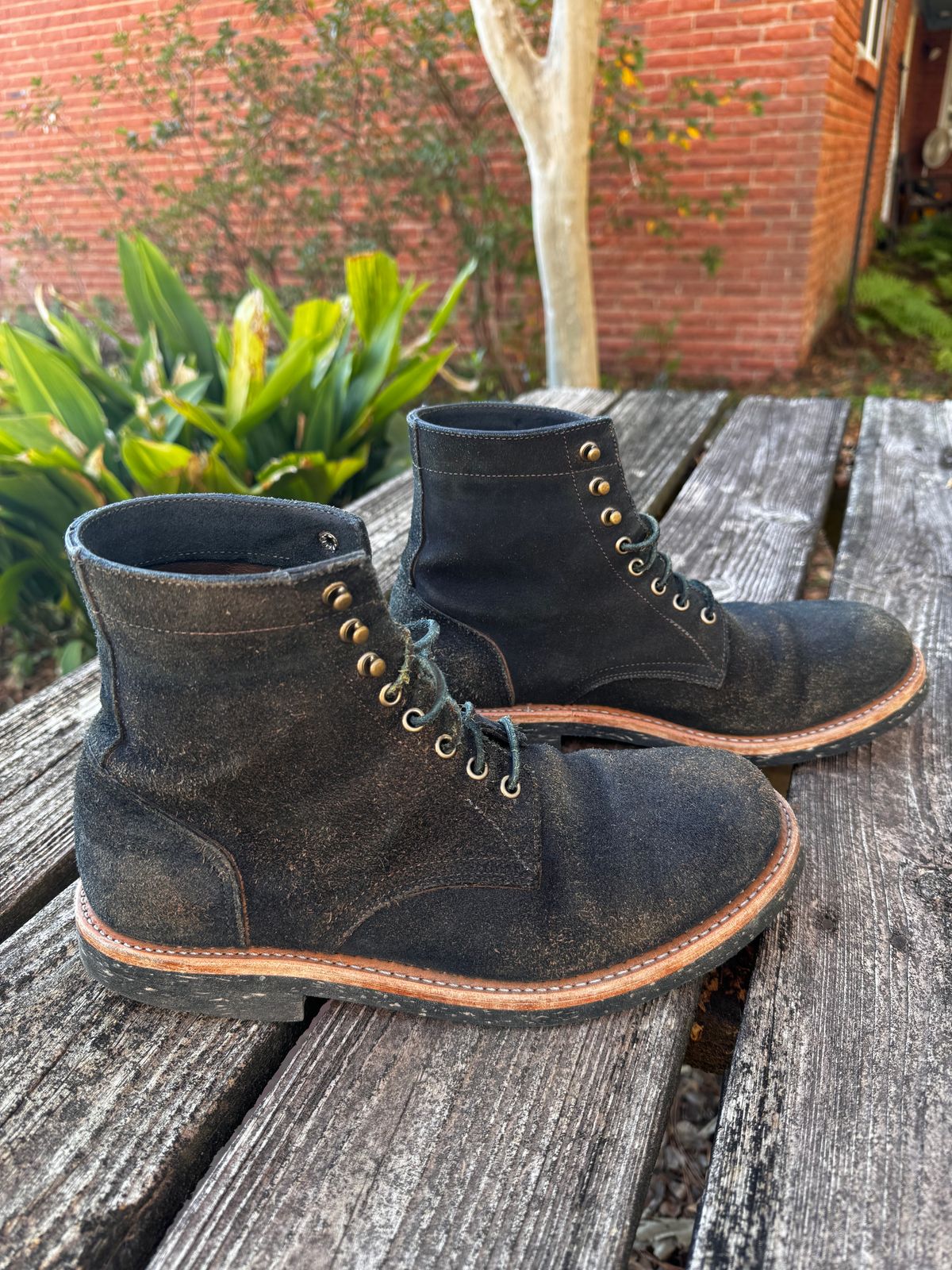 Photo by ShawnParr on January 2, 2024 of the Oak Street Bootmakers Trench Boot in Horween Natural Indigo Chromexcel Roughout.