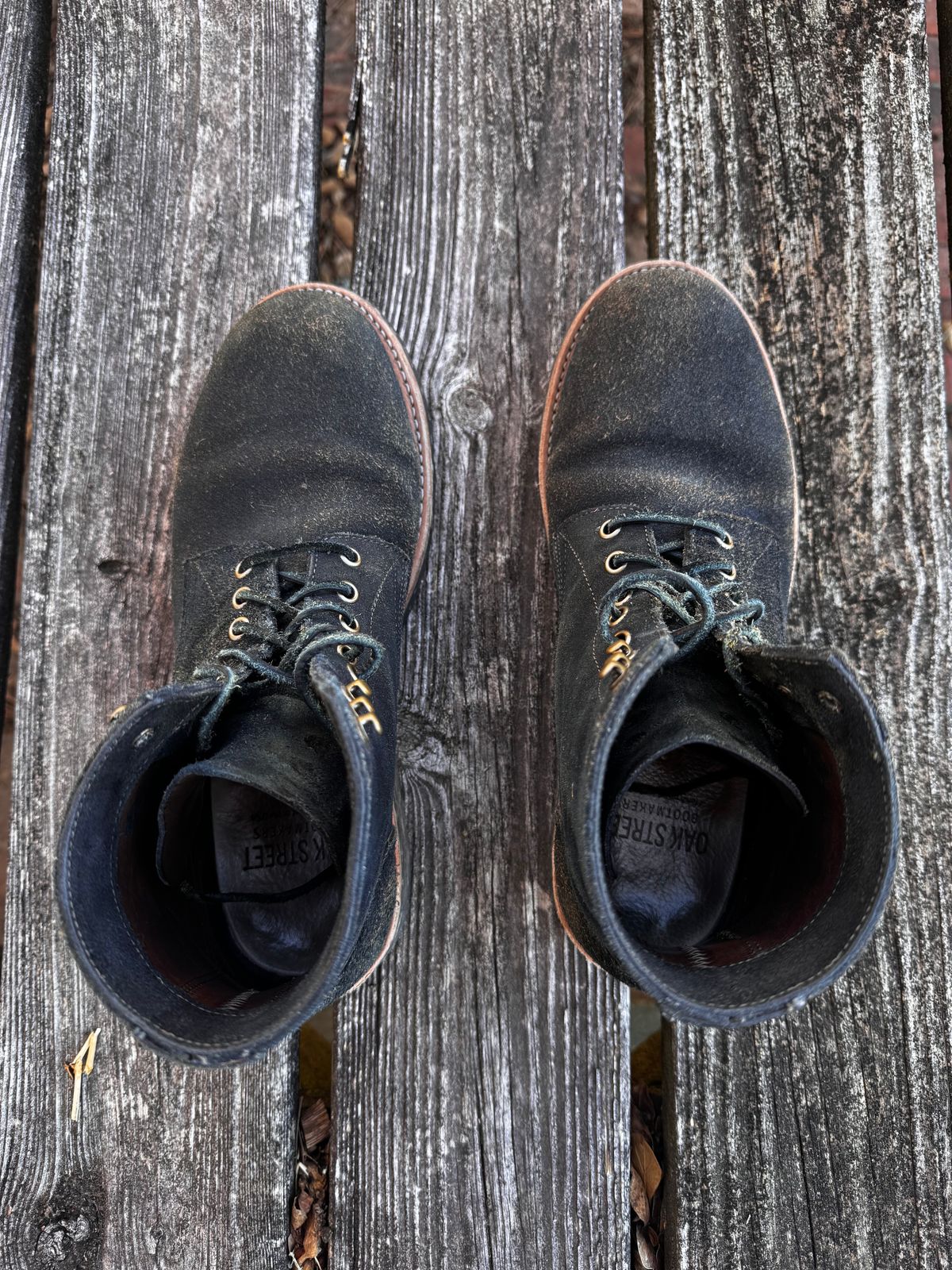 Photo by ShawnParr on January 2, 2024 of the Oak Street Bootmakers Trench Boot in Horween Natural Indigo Chromexcel Roughout.