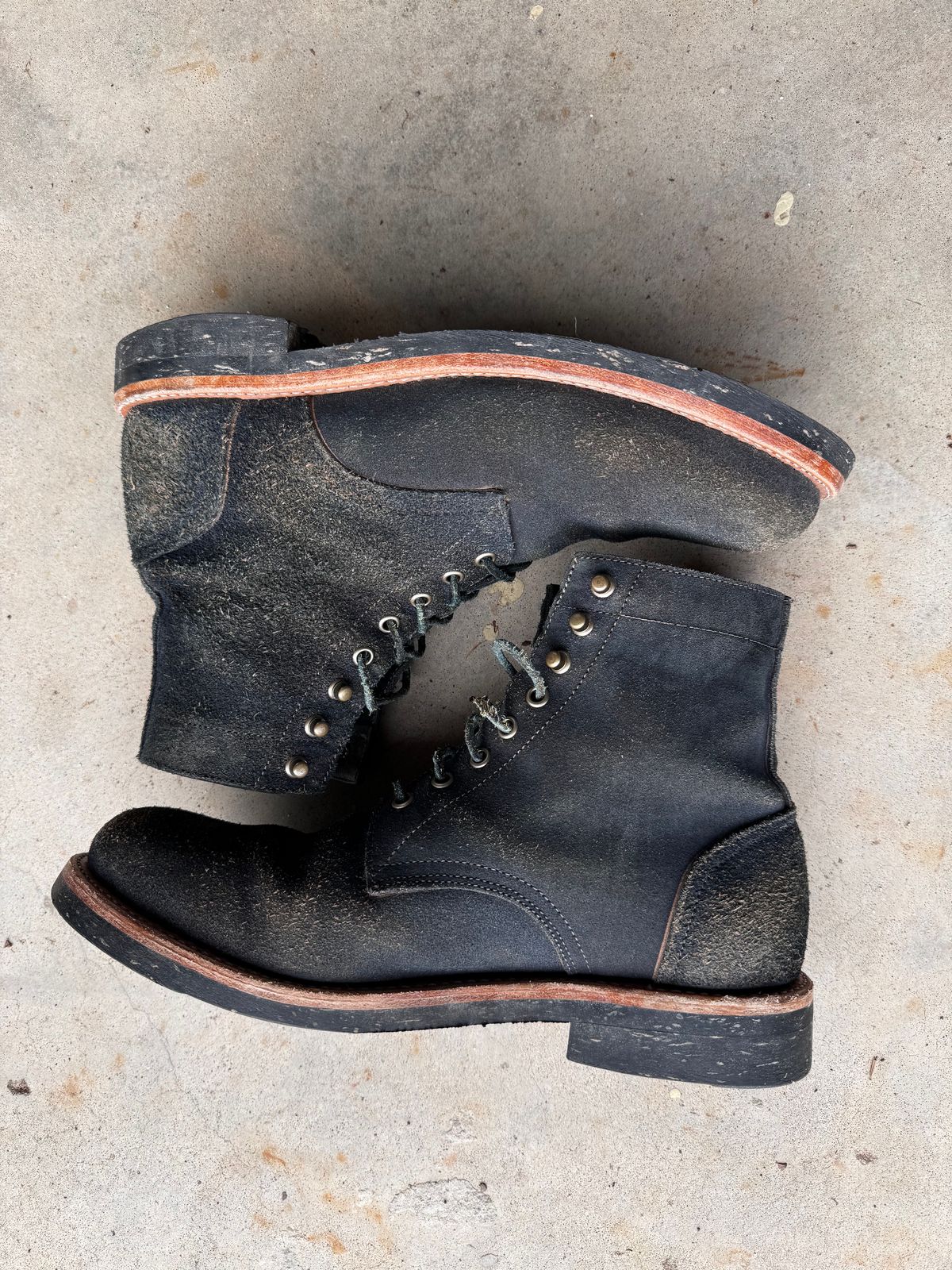 Photo by ShawnParr on February 4, 2024 of the Oak Street Bootmakers Trench Boot in Horween Natural Indigo Chromexcel Roughout.