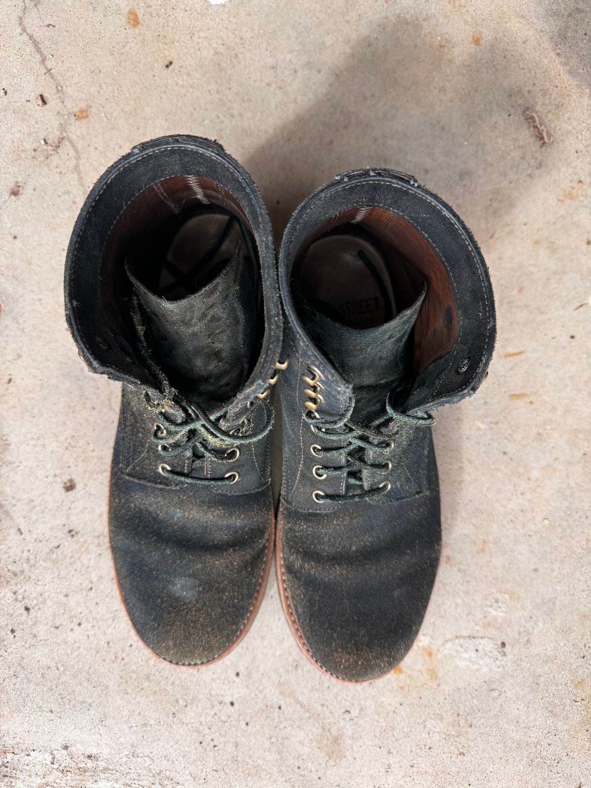 Photo by ShawnParr on February 4, 2024 of the Oak Street Bootmakers Trench Boot in Horween Natural Indigo Chromexcel Roughout.