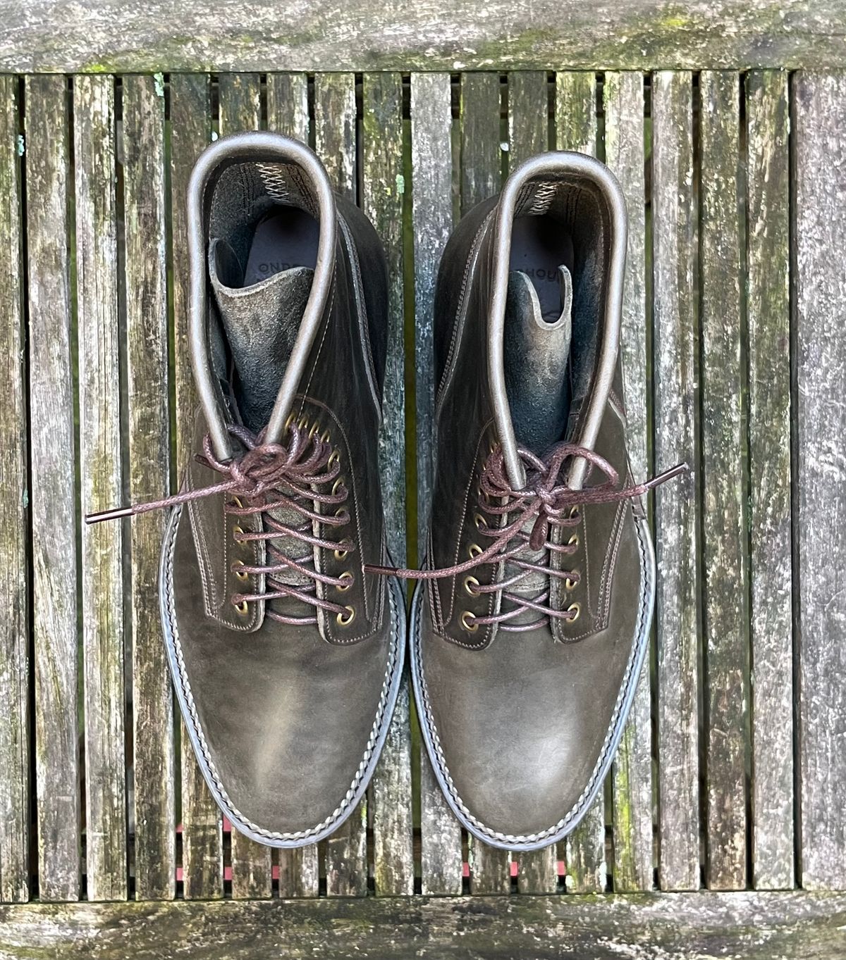 Photo by DesperadoUnderTheEaves on October 4, 2024 of the Onderhoud SVC02 Packer Boot in Maryam Waxed Salvia Horsebutt.