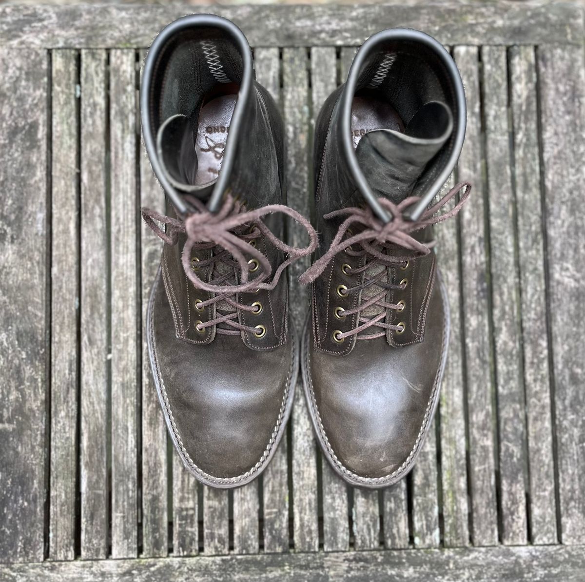 Photo by DesperadoUnderTheEaves on January 6, 2025 of the Onderhoud SVC02 Packer Boot in Maryam Waxed Salvia Horsebutt.