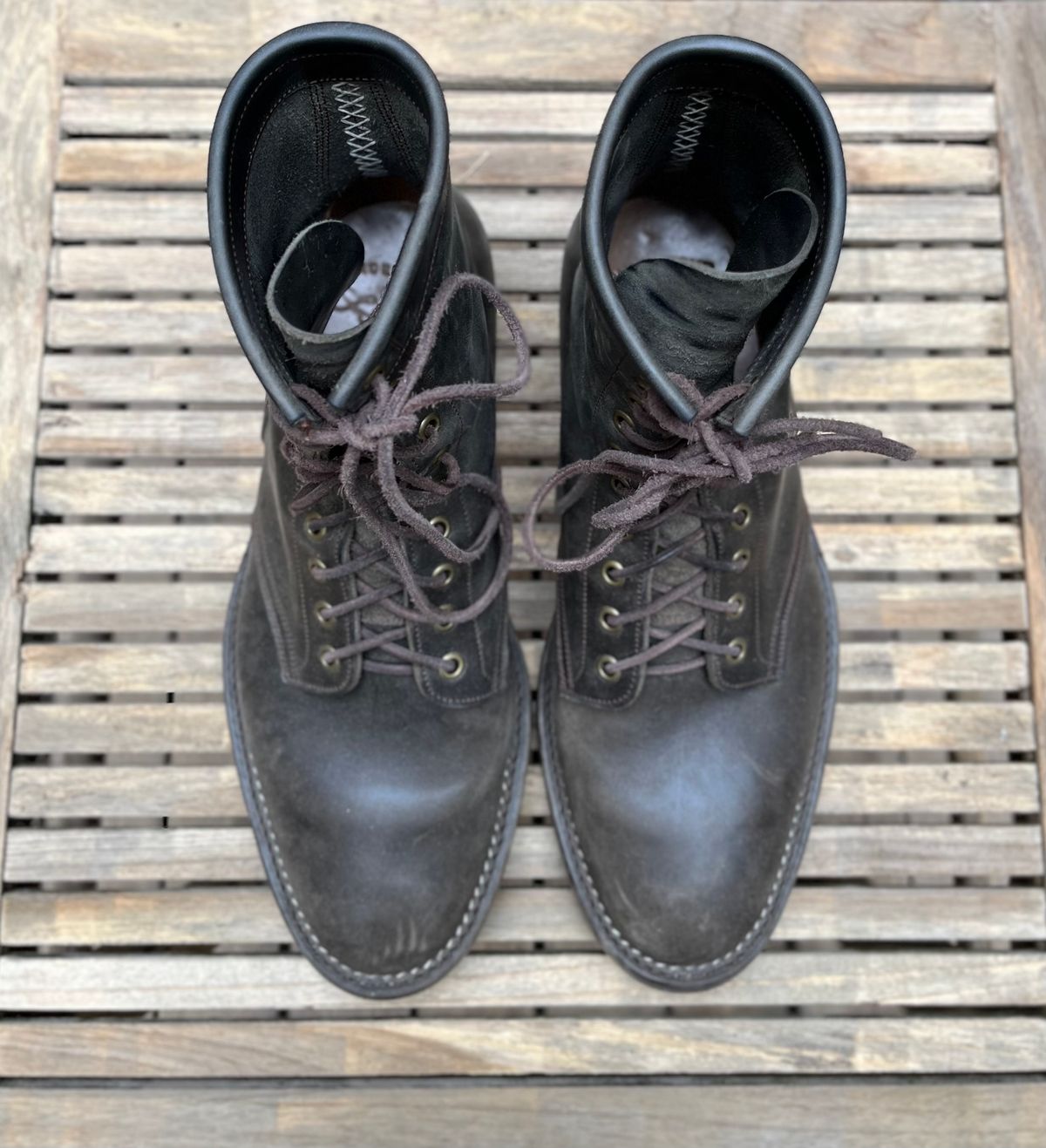 Photo by DesperadoUnderTheEaves on March 5, 2025 of the Onderhoud SVC02 Packer Boot in Maryam Waxed Salvia Horsebutt.