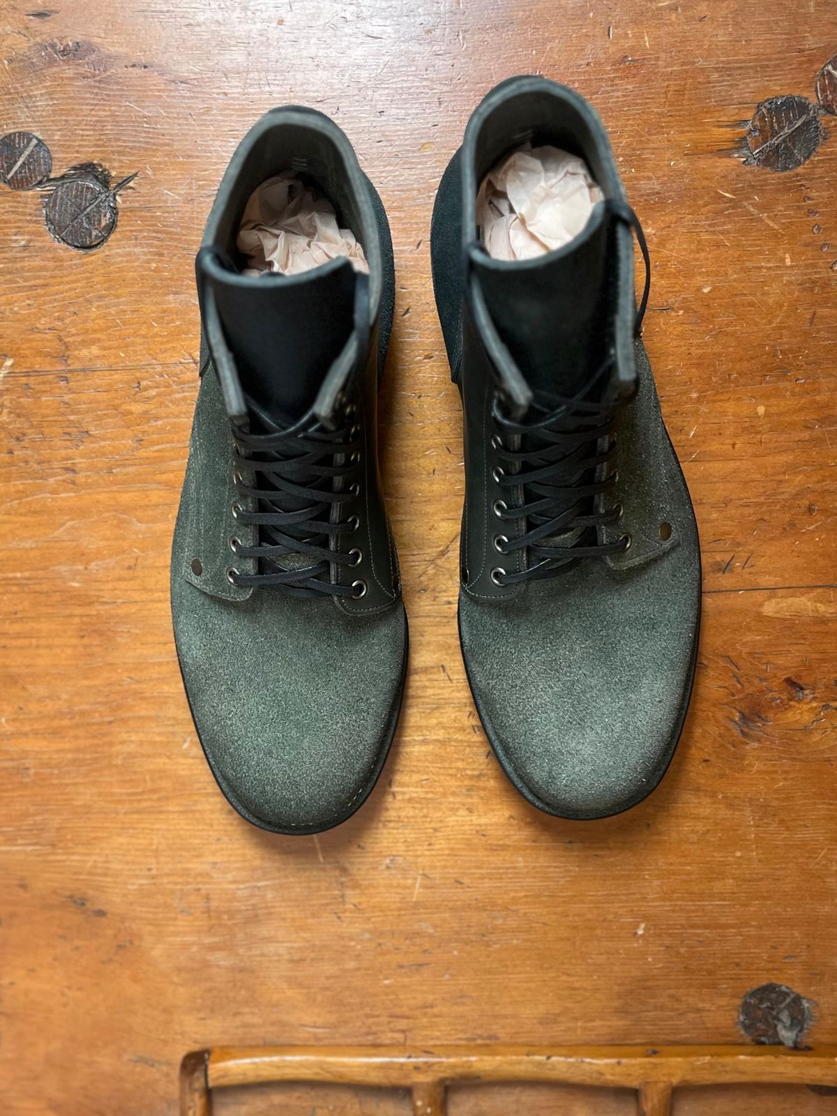Photo by DesperadoUnderTheEaves on October 3, 2025 of the NF Bootmaker Belmont Boot in Horween Ink Essex & Horween Tumbled Black Latigo & Horween Reverse Ink Essex & Horween Reverse Tumbled Black Latigo.