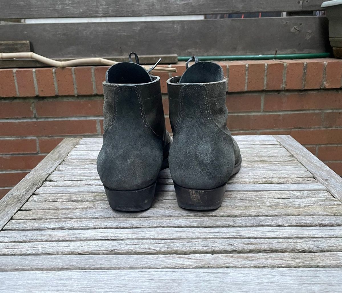 Photo by DesperadoUnderTheEaves on January 3, 2026 of the NF Bootmaker Belmont Boot in Horween Ink Essex & Horween Tumbled Black Latigo & Horween Reverse Ink Essex & Horween Reverse Tumbled Black Latigo.