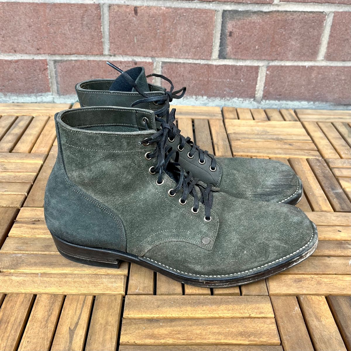Photo by DesperadoUnderTheEaves on February 3, 2026 of the NF Bootmaker Belmont Boot in Horween Ink Essex & Horween Tumbled Black Latigo & Horween Reverse Ink Essex & Horween Reverse Tumbled Black Latigo.