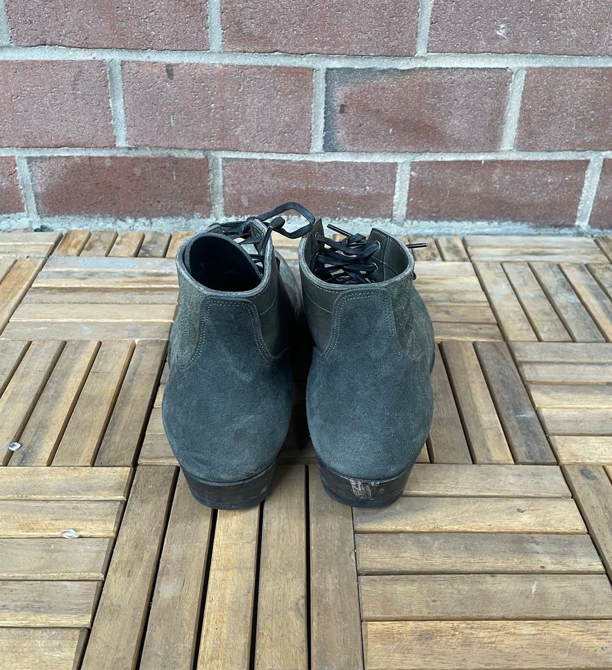 Photo by DesperadoUnderTheEaves on March 6, 2026 of the NF Bootmaker Belmont Boot in Horween Ink Essex & Horween Tumbled Black Latigo & Horween Reverse Ink Essex & Horween Reverse Tumbled Black Latigo.