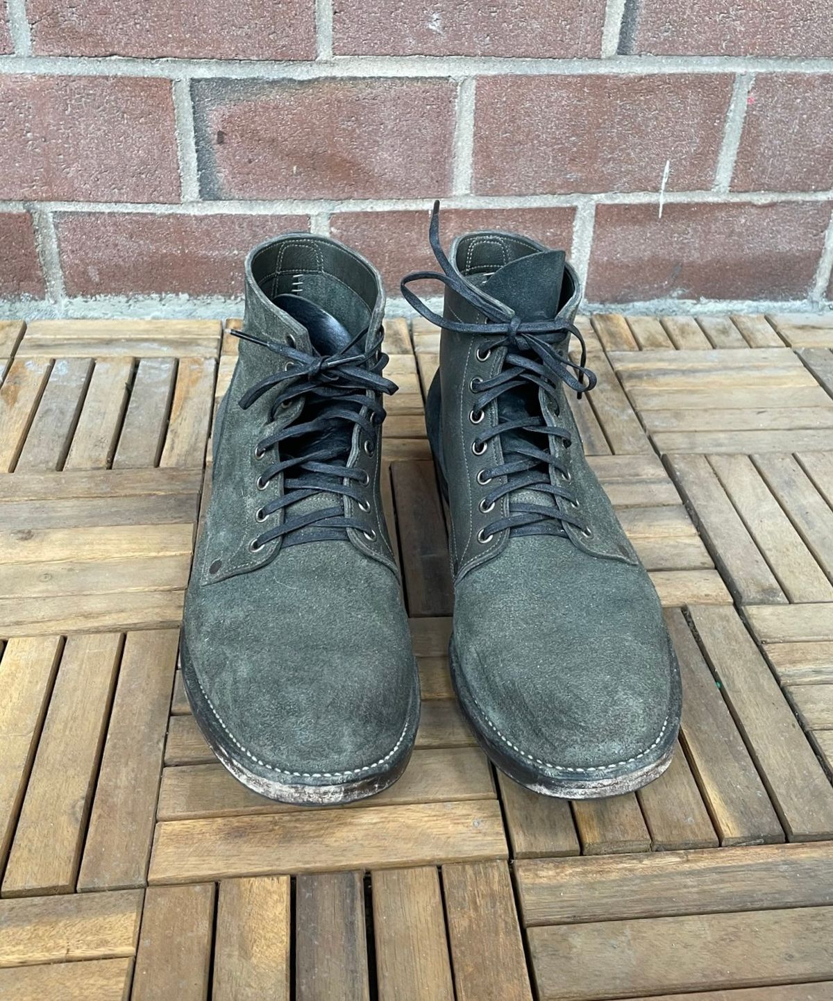 Photo by DesperadoUnderTheEaves on March 6, 2026 of the NF Bootmaker Belmont Boot in Horween Ink Essex & Horween Tumbled Black Latigo & Horween Reverse Ink Essex & Horween Reverse Tumbled Black Latigo.