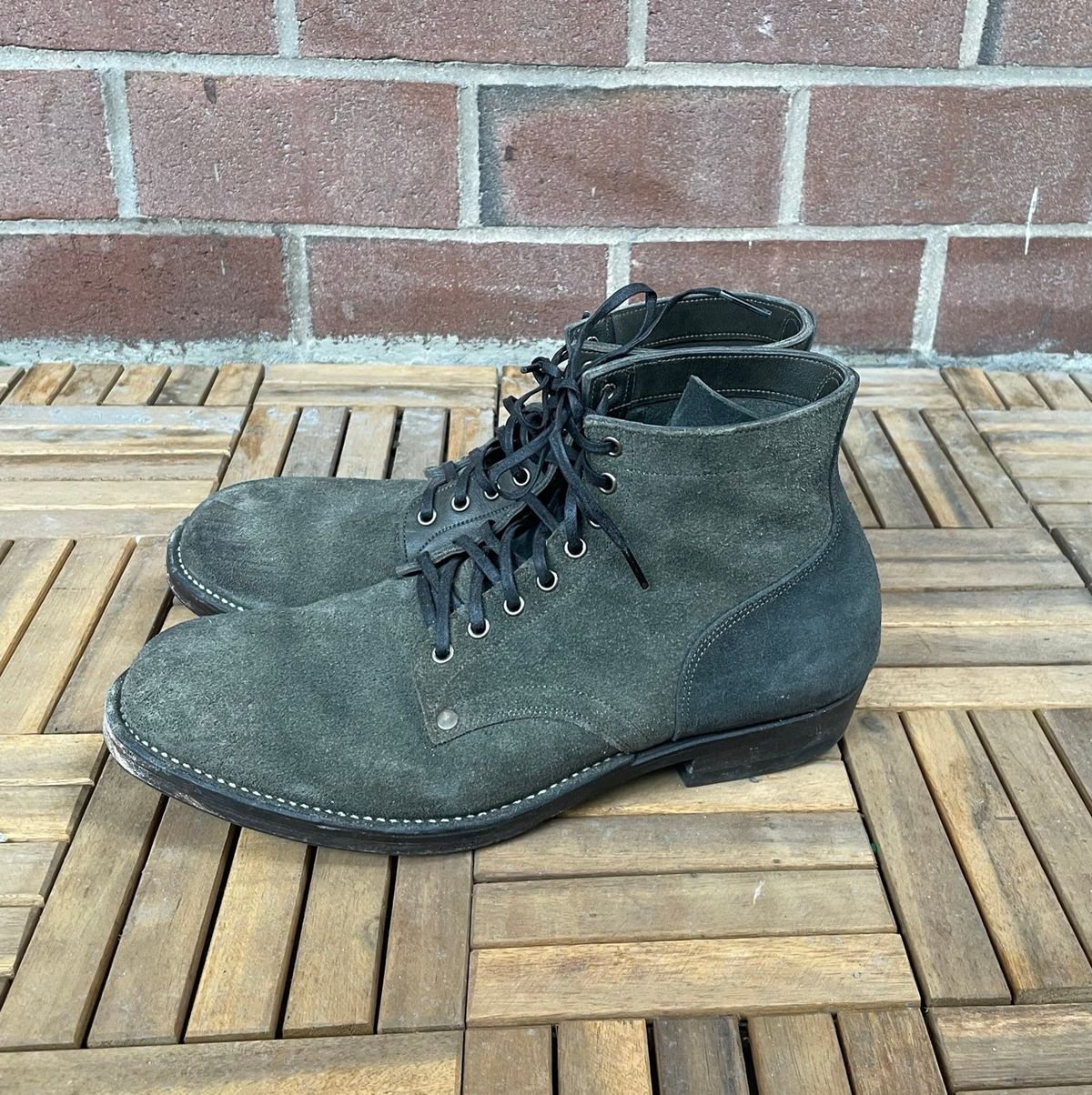 Photo by DesperadoUnderTheEaves on March 6, 2026 of the NF Bootmaker Belmont Boot in Horween Ink Essex & Horween Tumbled Black Latigo & Horween Reverse Ink Essex & Horween Reverse Tumbled Black Latigo.