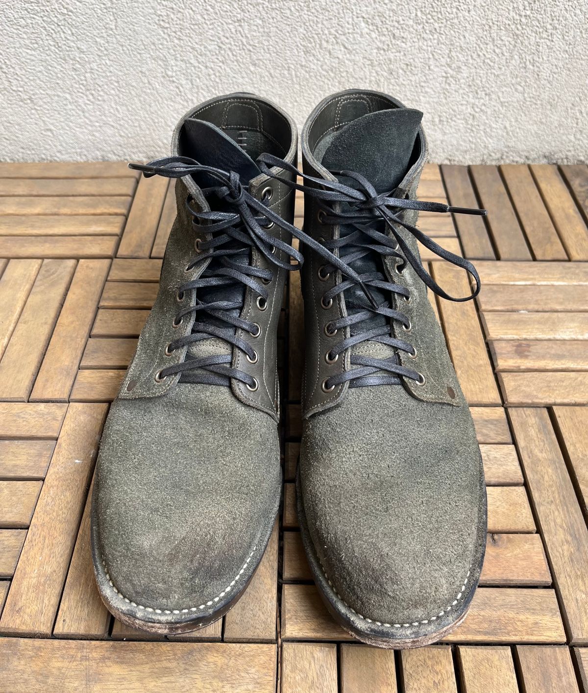 Photo by DesperadoUnderTheEaves on April 5, 2026 of the NF Bootmaker Belmont Boot in Horween Ink Essex & Horween Tumbled Black Latigo & Horween Reverse Ink Essex & Horween Reverse Tumbled Black Latigo.