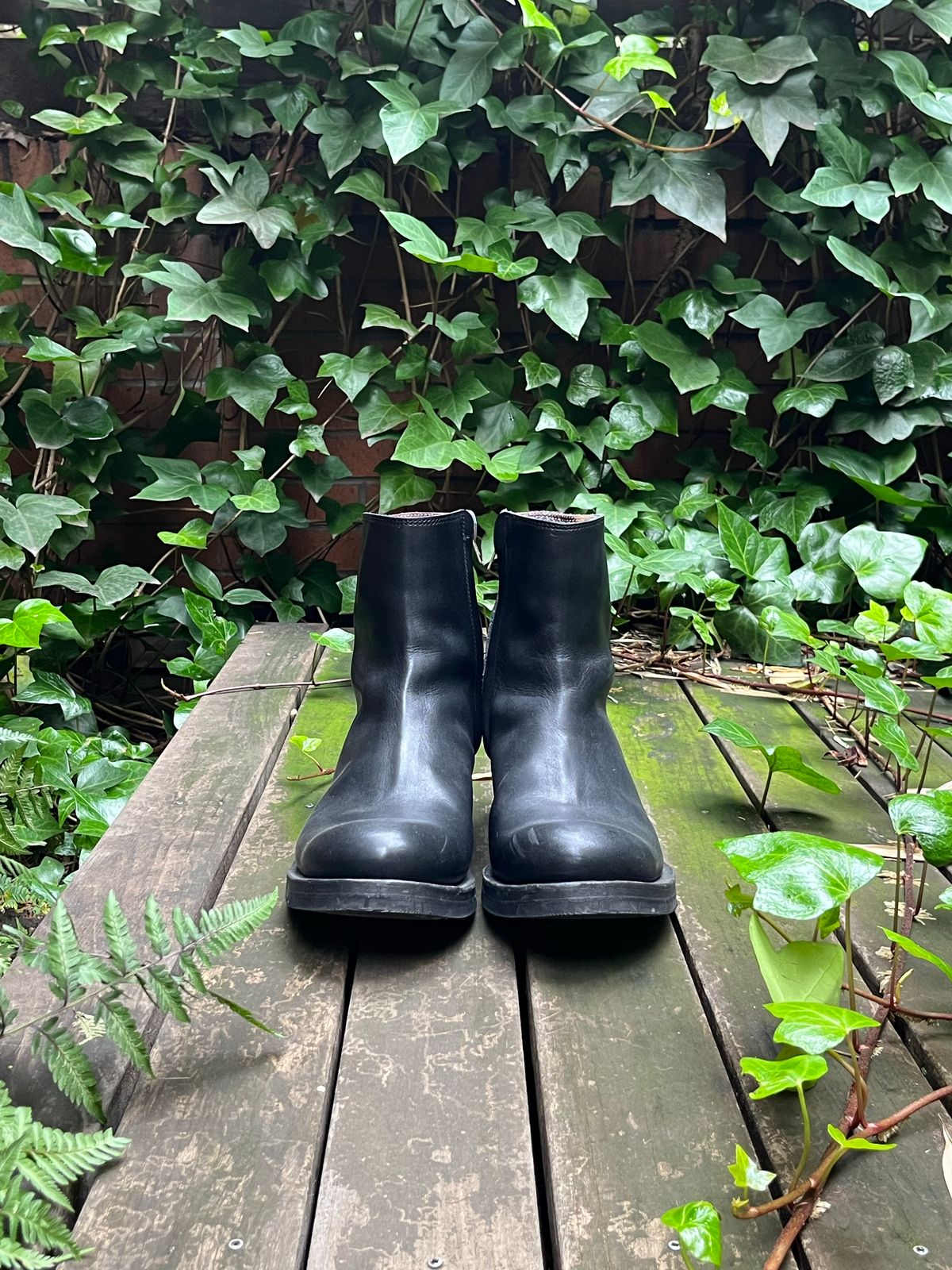 Photo by DesperadoUnderTheEaves on November 6, 2022 of the Addict Boots AB-RDT01 Casper in Black Steerhide.