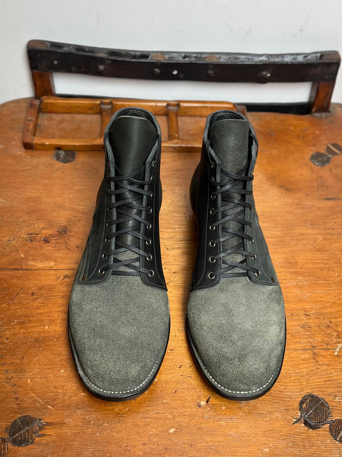 Photo by DesperadoUnderTheEaves on October 3, 2025 of the NF Bootmaker Belmont Boot in Horween Ink Essex & Horween Tumbled Black Latigo.