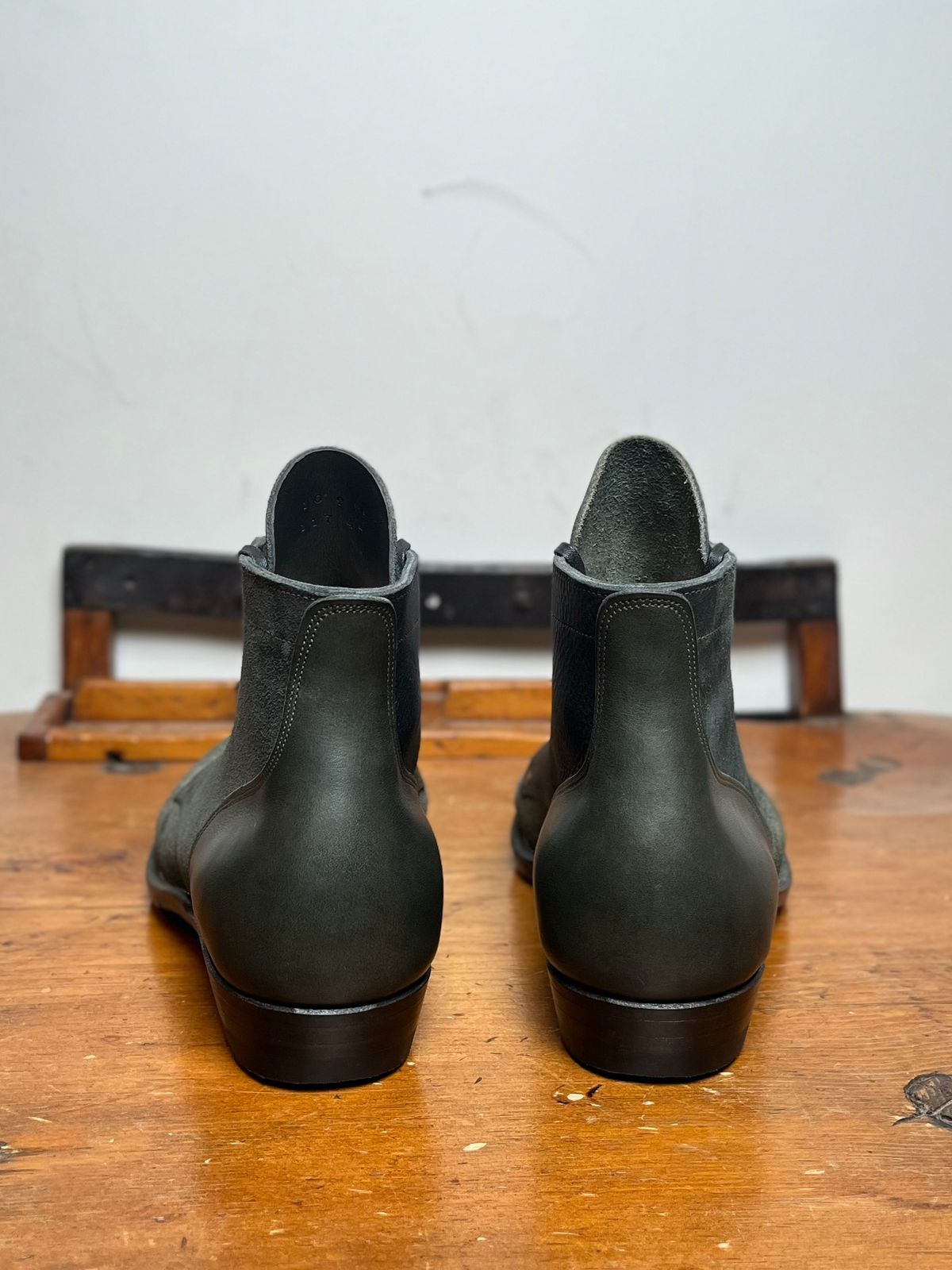 Photo by DesperadoUnderTheEaves on October 3, 2025 of the NF Bootmaker Belmont Boot in Horween Ink Essex & Horween Tumbled Black Latigo.