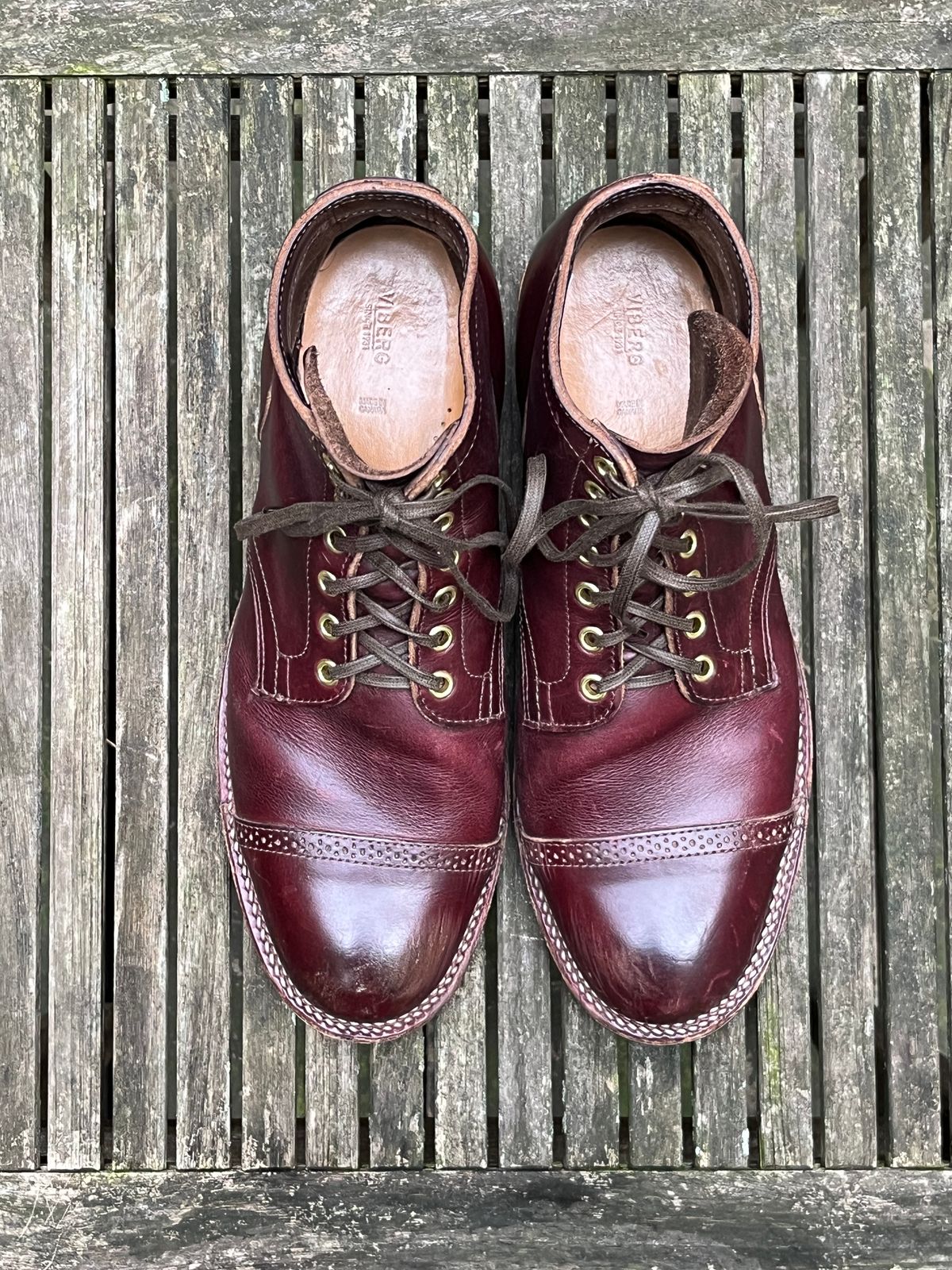 Photo by DesperadoUnderTheEaves on December 4, 2023 of the Viberg Service Boot BCT in Horween Color 8 Chromexcel.
