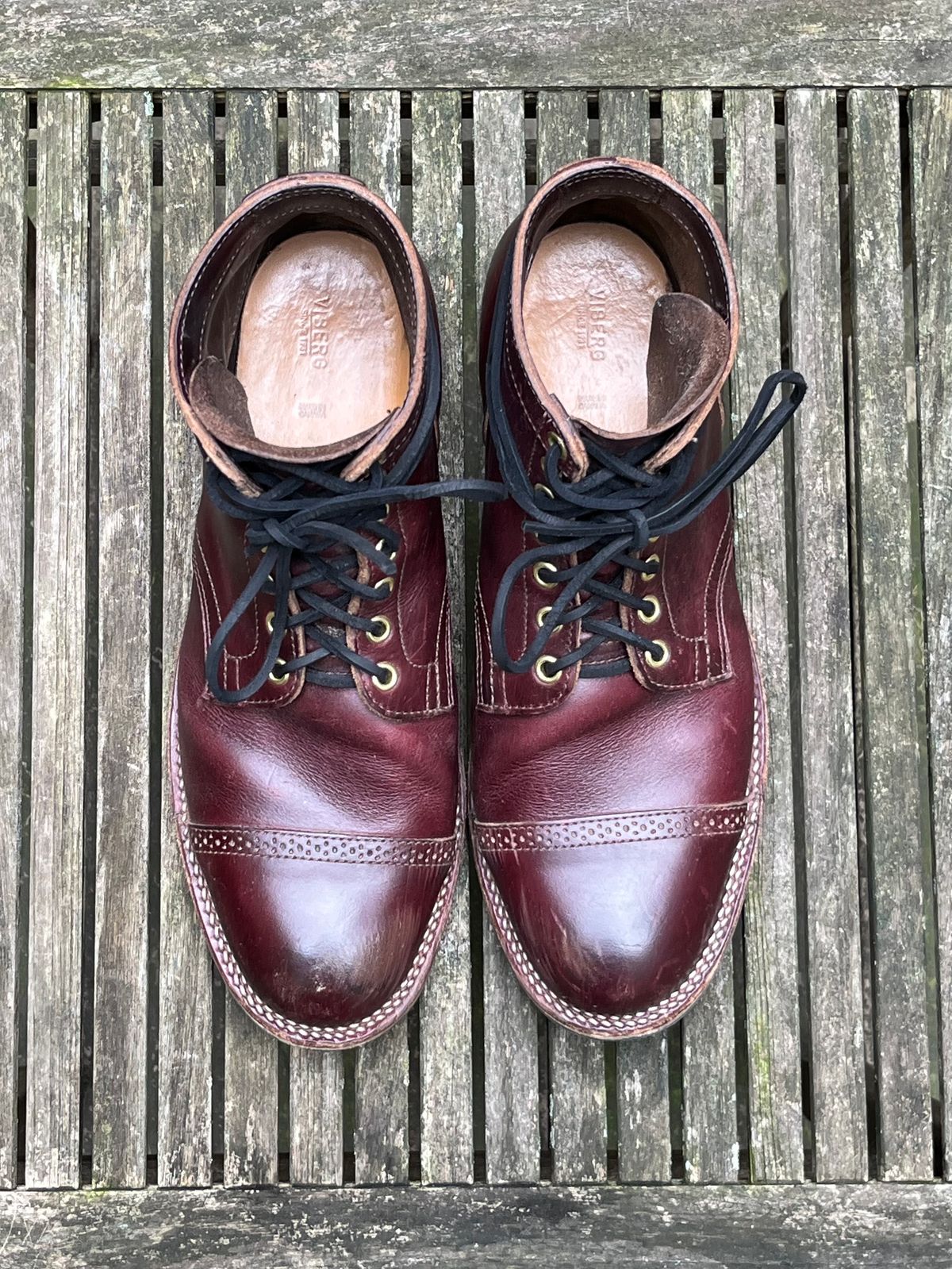 Photo by DesperadoUnderTheEaves on January 5, 2024 of the Viberg Service Boot BCT in Horween Color 8 Chromexcel.