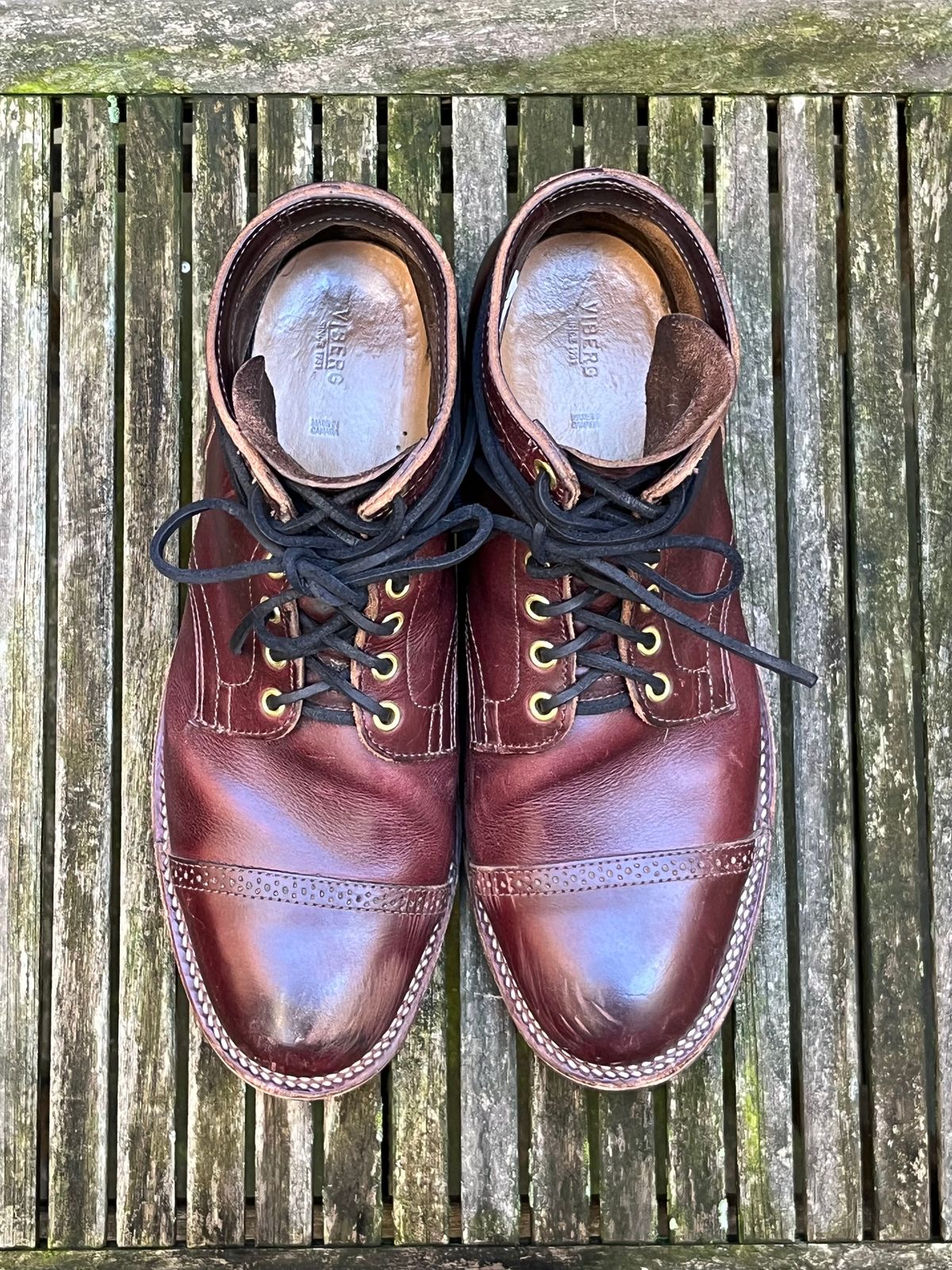 Photo by DesperadoUnderTheEaves on March 3, 2024 of the Viberg Service Boot BCT in Horween Color 8 Chromexcel.