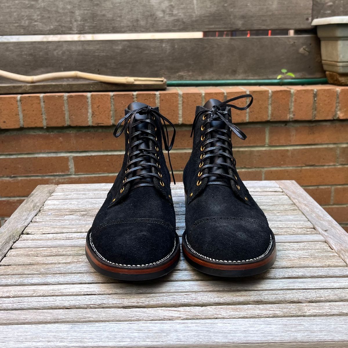 Photo by DesperadoUnderTheEaves on October 3, 2025 of the Iron Boots x Østmo Type 1 in Seidel Black Oil Tan Roughout.