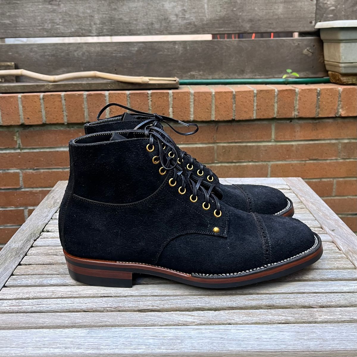 Photo by DesperadoUnderTheEaves on October 3, 2025 of the Iron Boots x Østmo Type 1 in Seidel Black Oil Tan Roughout.