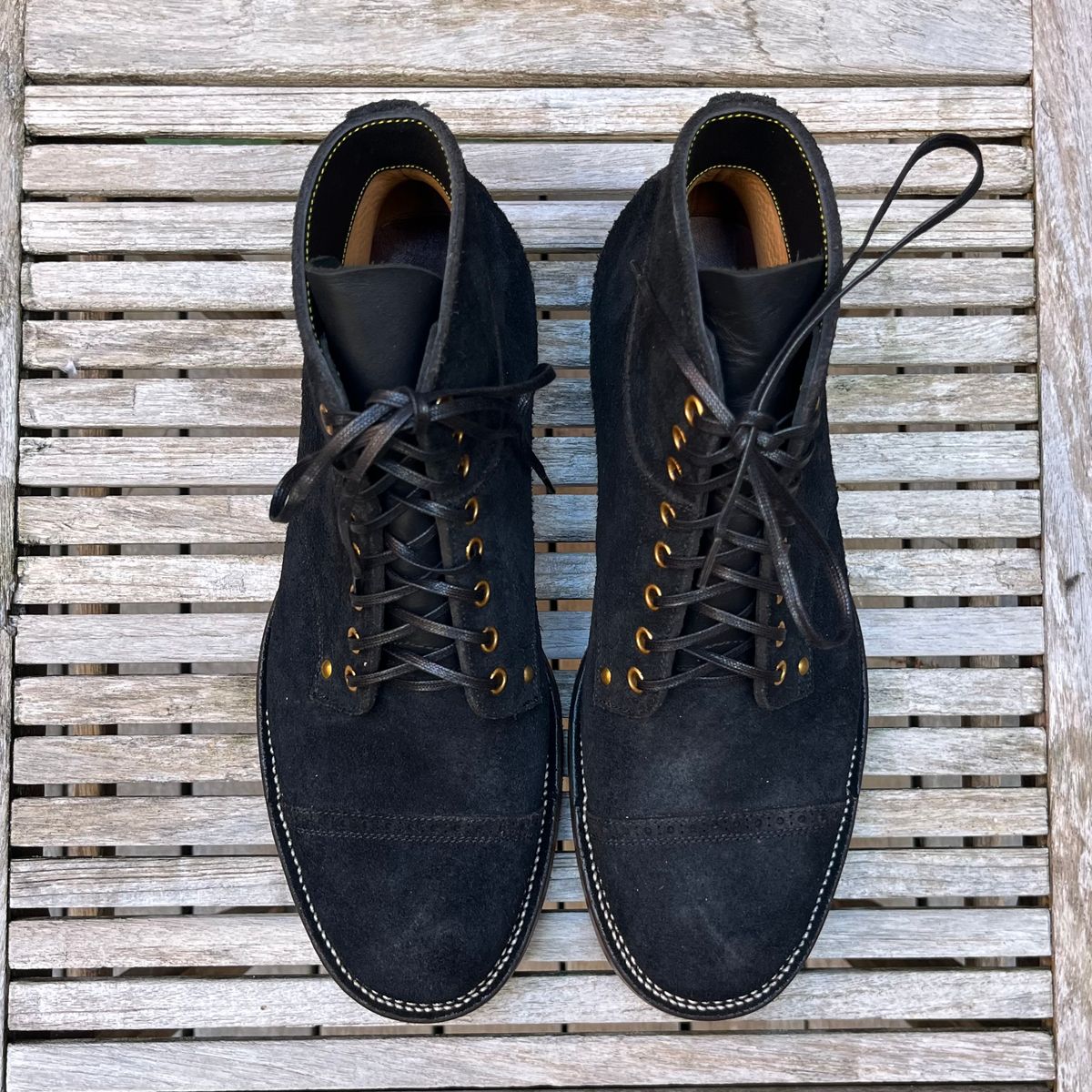 Photo by DesperadoUnderTheEaves on October 3, 2025 of the Iron Boots x Østmo Type 1 in Seidel Black Oil Tan Roughout.