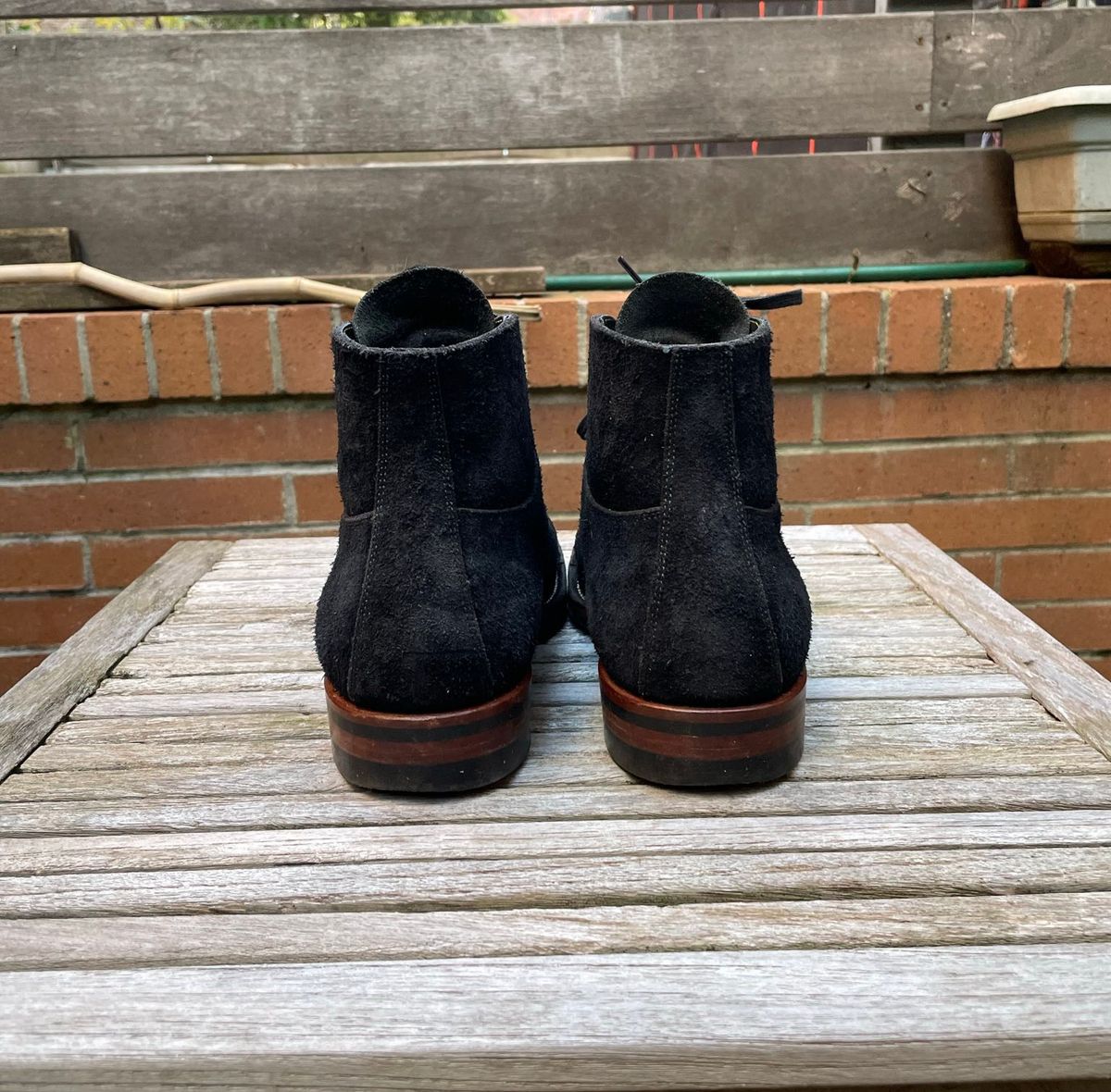 Photo by DesperadoUnderTheEaves on December 4, 2025 of the Iron Boots x Østmo Type 1 in Seidel Black Oil Tan Roughout.