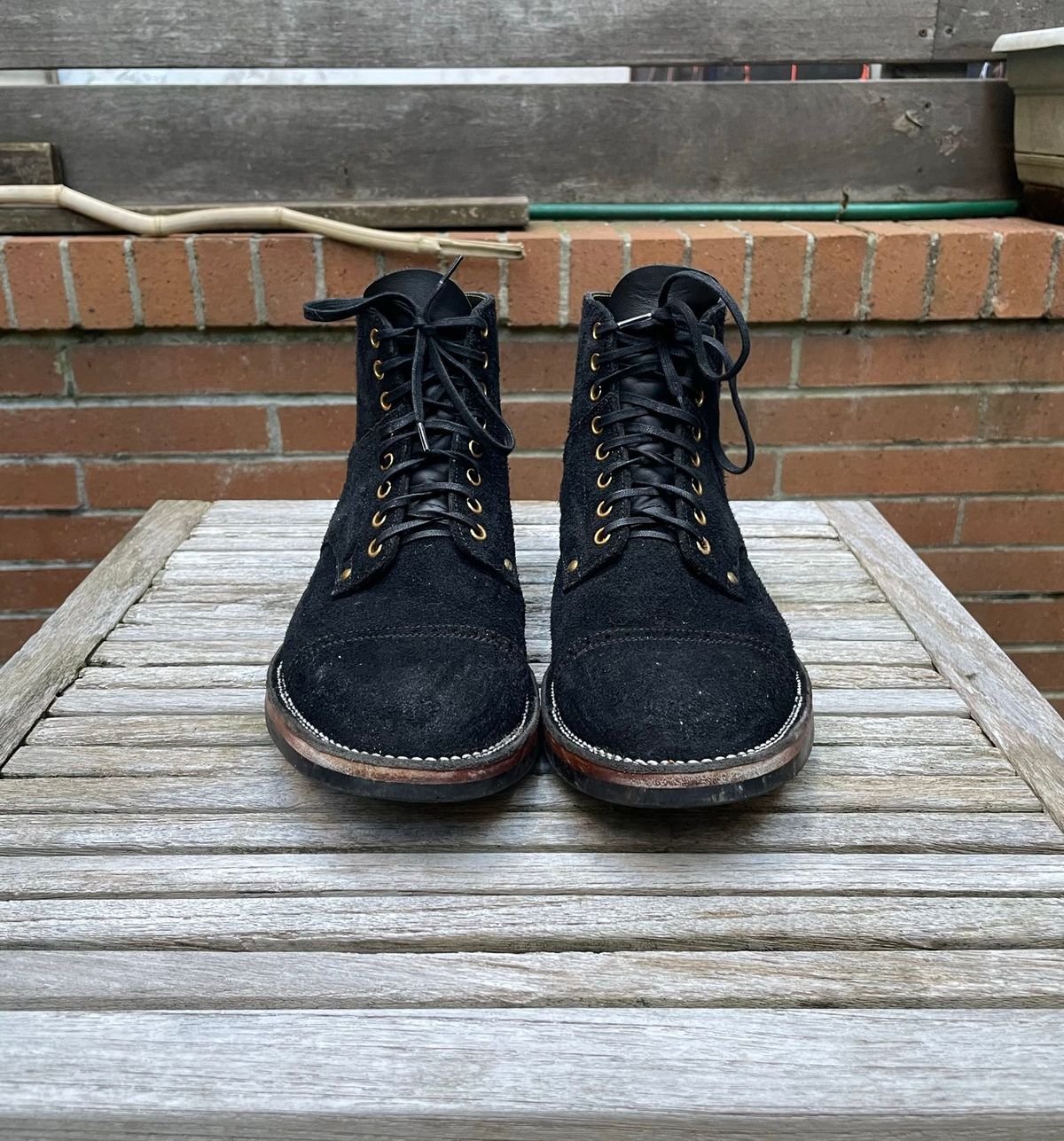 Photo by DesperadoUnderTheEaves on December 4, 2025 of the Iron Boots x Østmo Type 1 in Seidel Black Oil Tan Roughout.