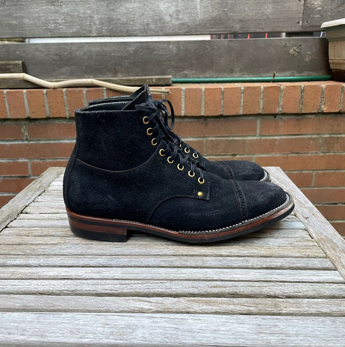 Photo by DesperadoUnderTheEaves on December 4, 2025 of the Iron Boots x Østmo Type 1 in Seidel Black Oil Tan Roughout.