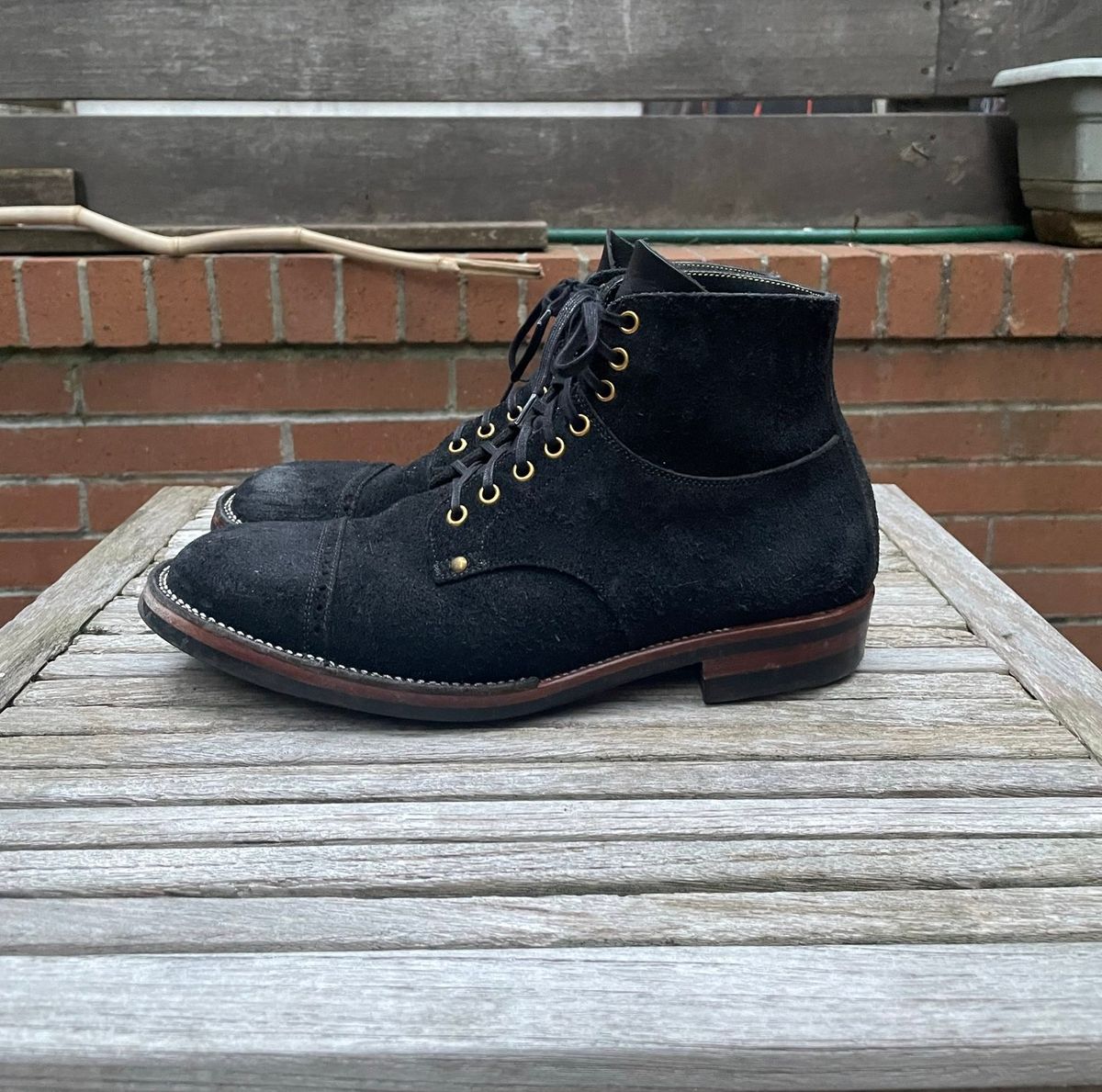 Photo by DesperadoUnderTheEaves on January 3, 2026 of the Iron Boots x Østmo Type 1 in Seidel Black Oil Tan Roughout.