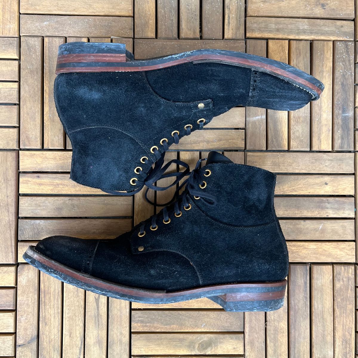 Photo by DesperadoUnderTheEaves on February 3, 2026 of the Iron Boots x Østmo Type 1 in Seidel Black Oil Tan Roughout.