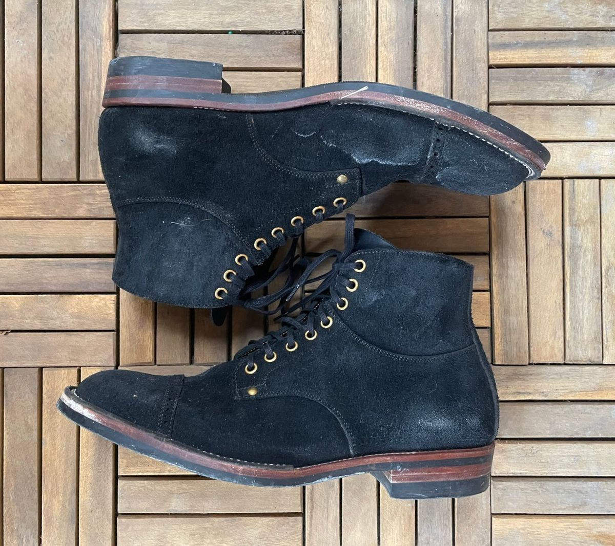 Photo by DesperadoUnderTheEaves on March 6, 2026 of the Iron Boots x Østmo Type 1 in Seidel Black Oil Tan Roughout.